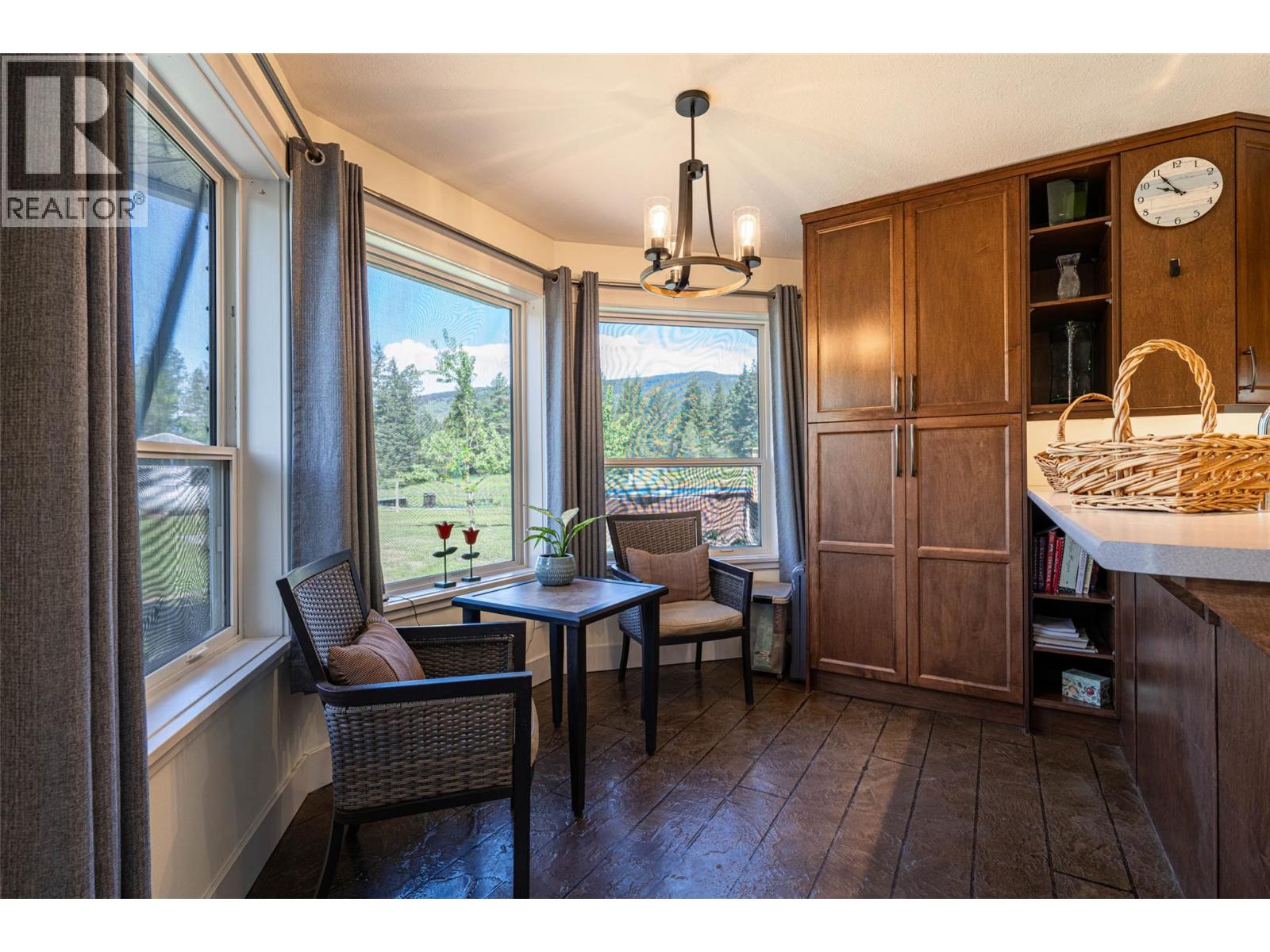 4858 Salmon River Road, Spallumcheen, British Columbia  V0E 1B4 - Photo 17 - 10347783