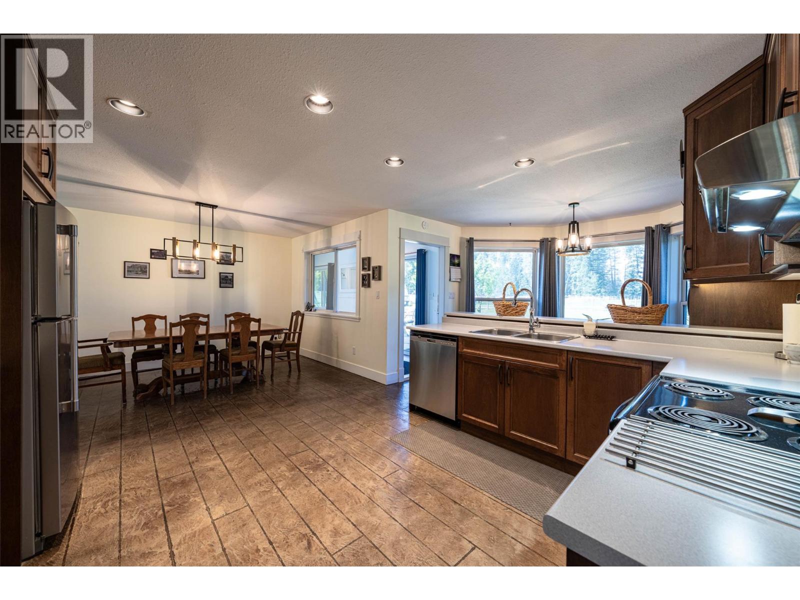 4858 Salmon River Road, Spallumcheen, British Columbia  V0E 1B4 - Photo 21 - 10347783