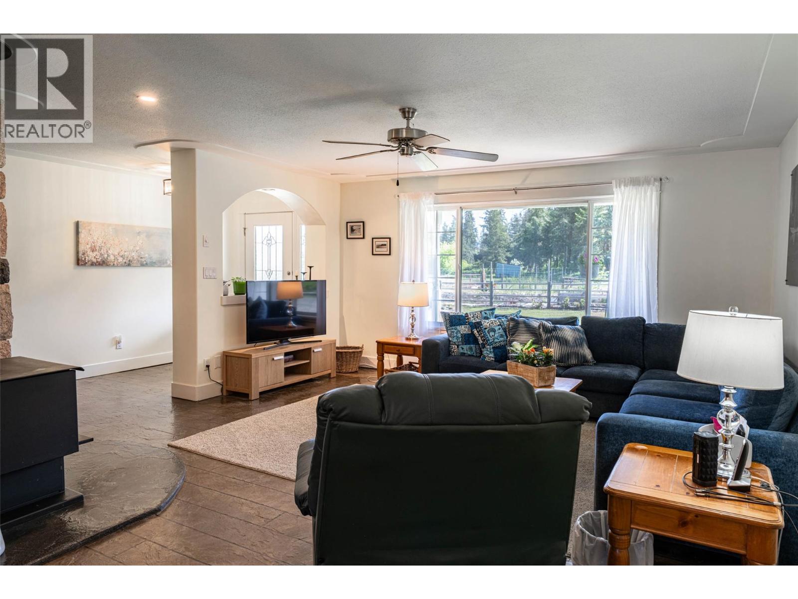 4858 Salmon River Road, Spallumcheen, British Columbia  V0E 1B4 - Photo 26 - 10347783