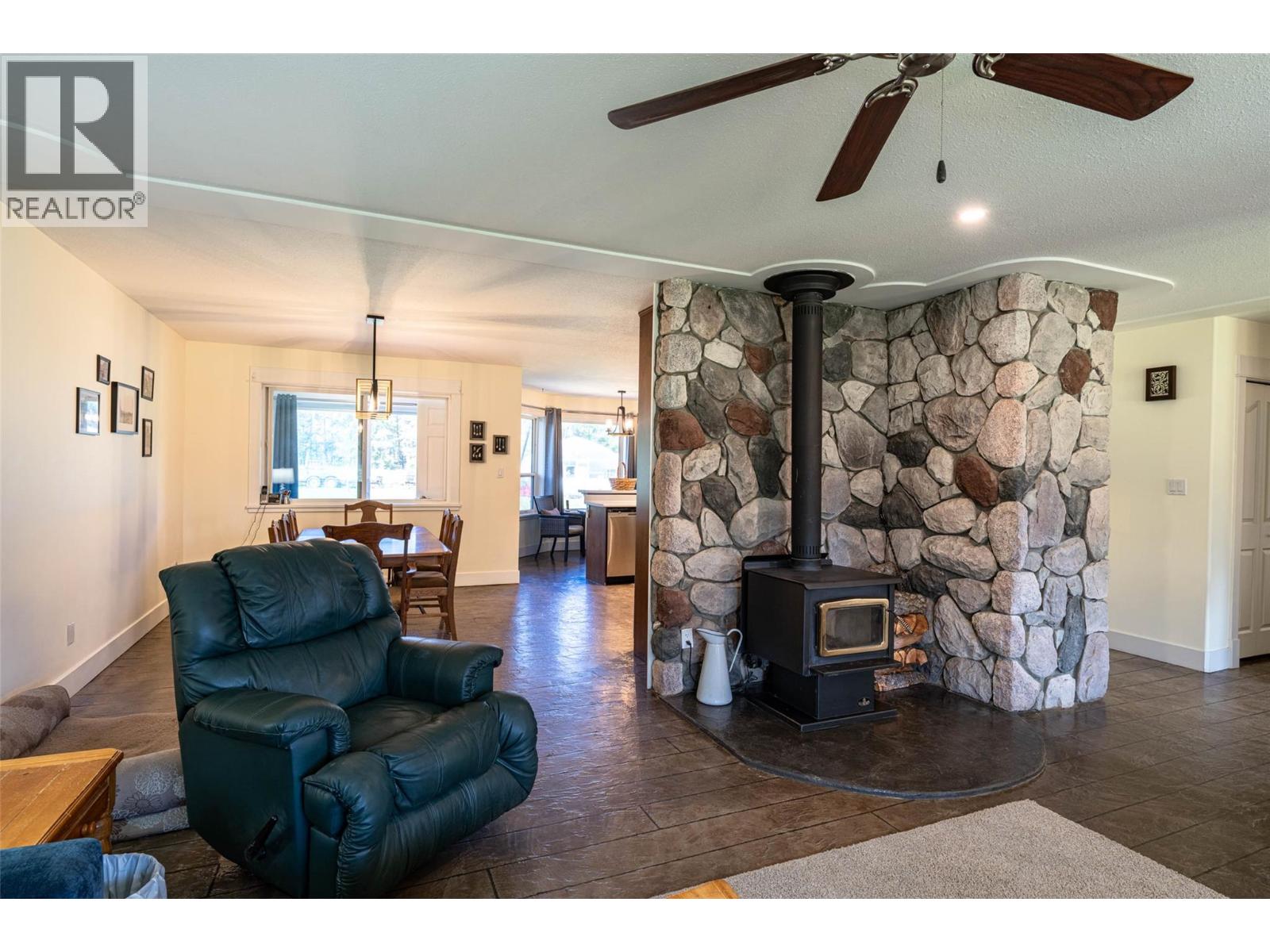 4858 Salmon River Road, Spallumcheen, British Columbia  V0E 1B4 - Photo 31 - 10347783