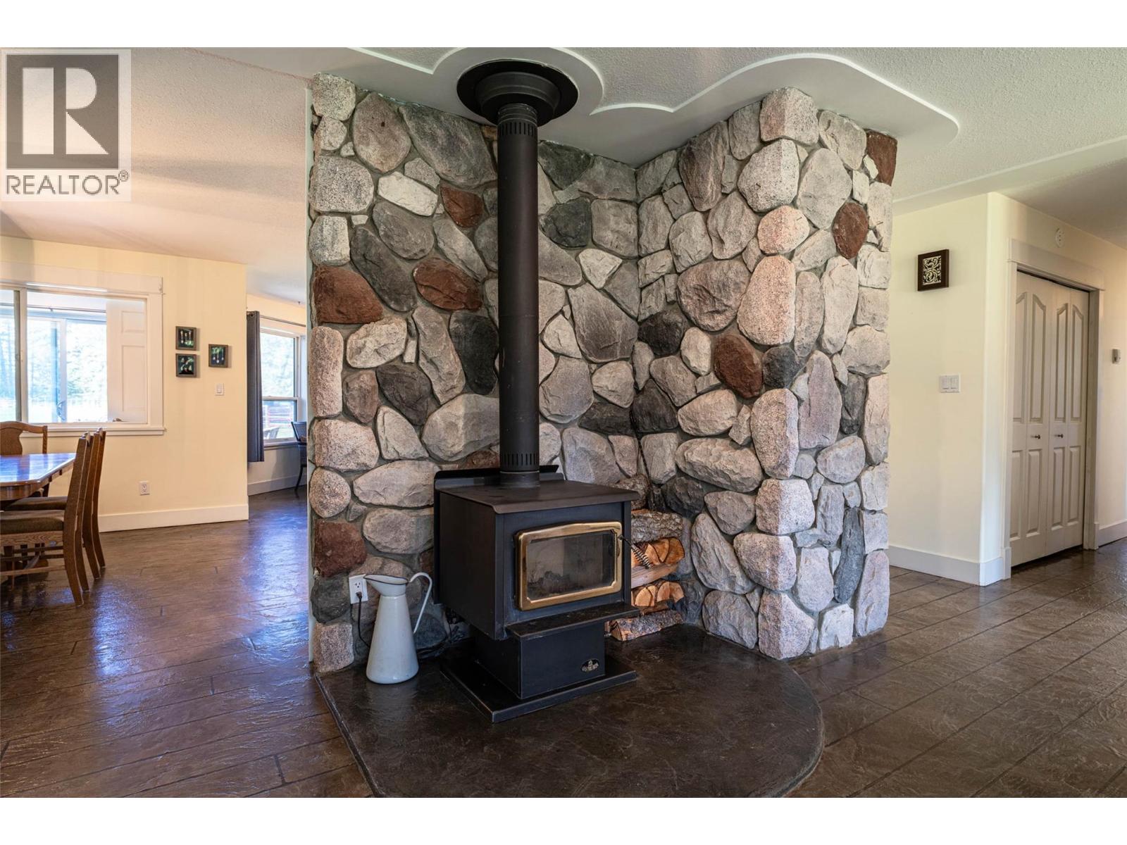 4858 Salmon River Road, Spallumcheen, British Columbia  V0E 1B4 - Photo 33 - 10347783