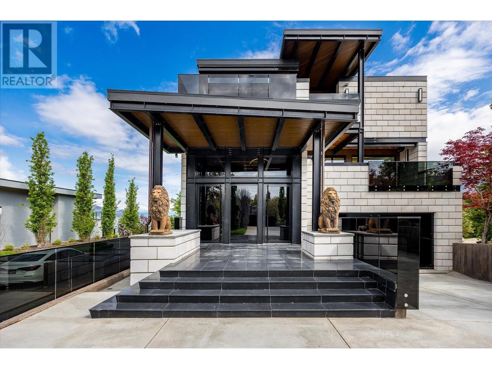 581 Vancouver Avenue, Penticton, British Columbia  V2A 1A4 - Photo 1 - 10349249