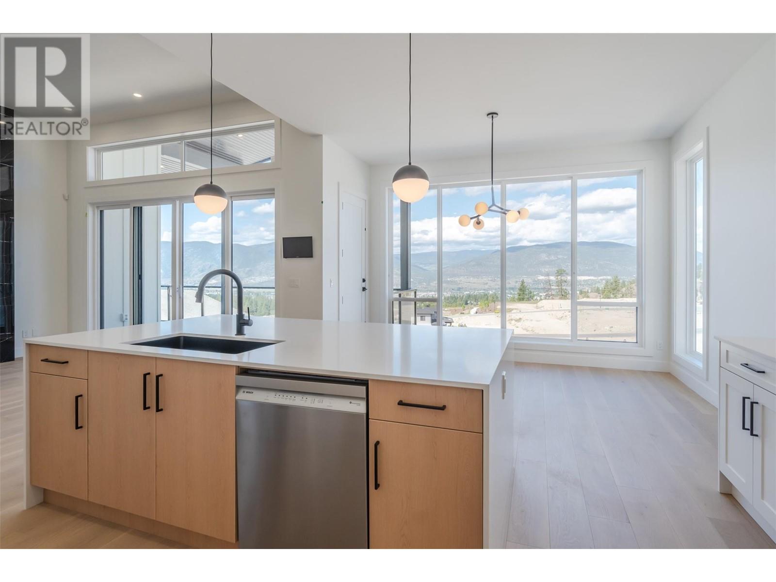 1163 Elk Street, Penticton, British Columbia  V2A 0C9 - Photo 3 - 10349527