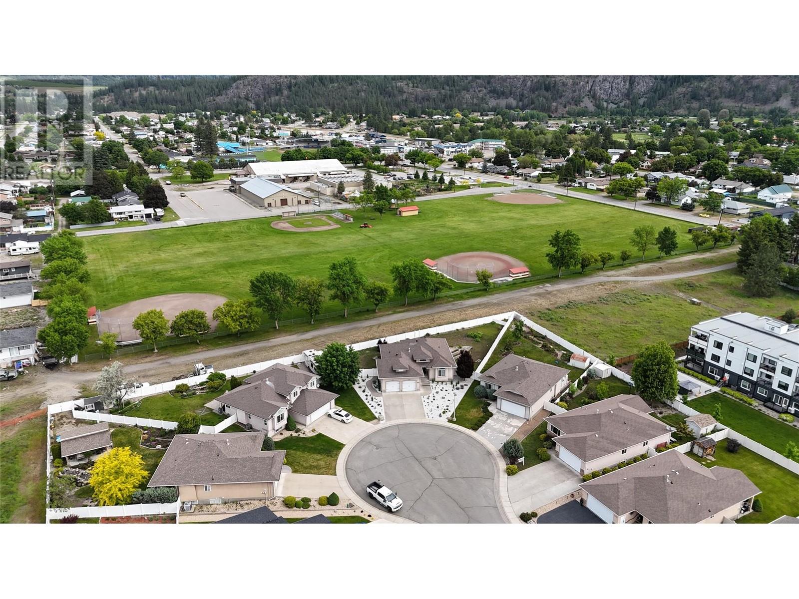 2160 Brycen Place, Grand Forks, British Columbia  V0H 1H0 - Photo 5 - 10349553