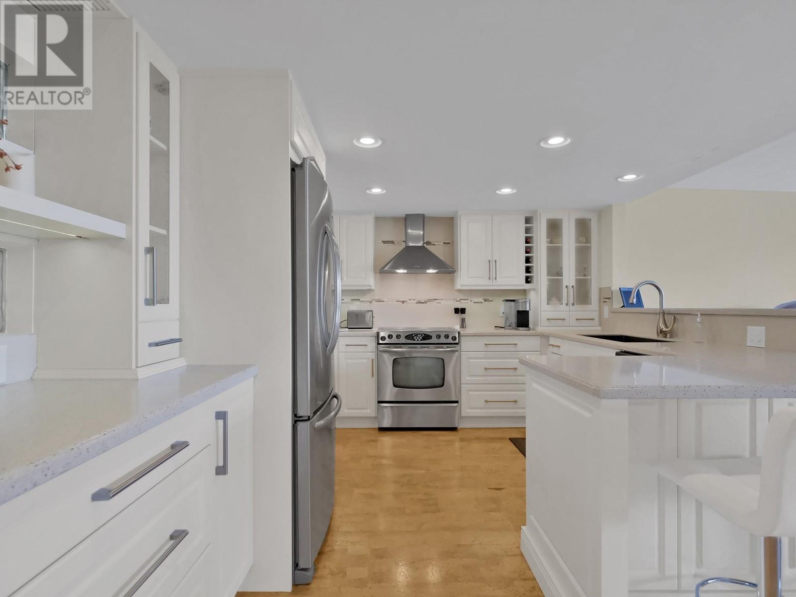 86 Lakeshore Drive Unit# 302, Penticton, British Columbia  V2A 1B5 - Photo 4 - 10349568
