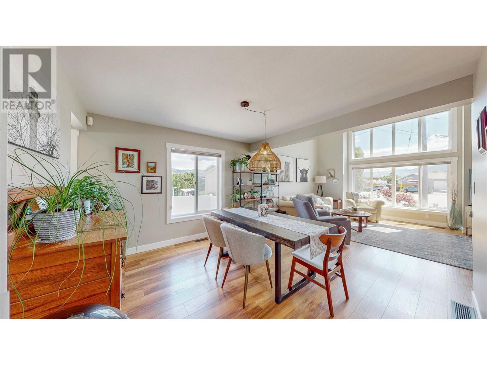 5896 Fairview Place, Oliver, British Columbia  V0H 1T1 - Photo 10 - 10349380
