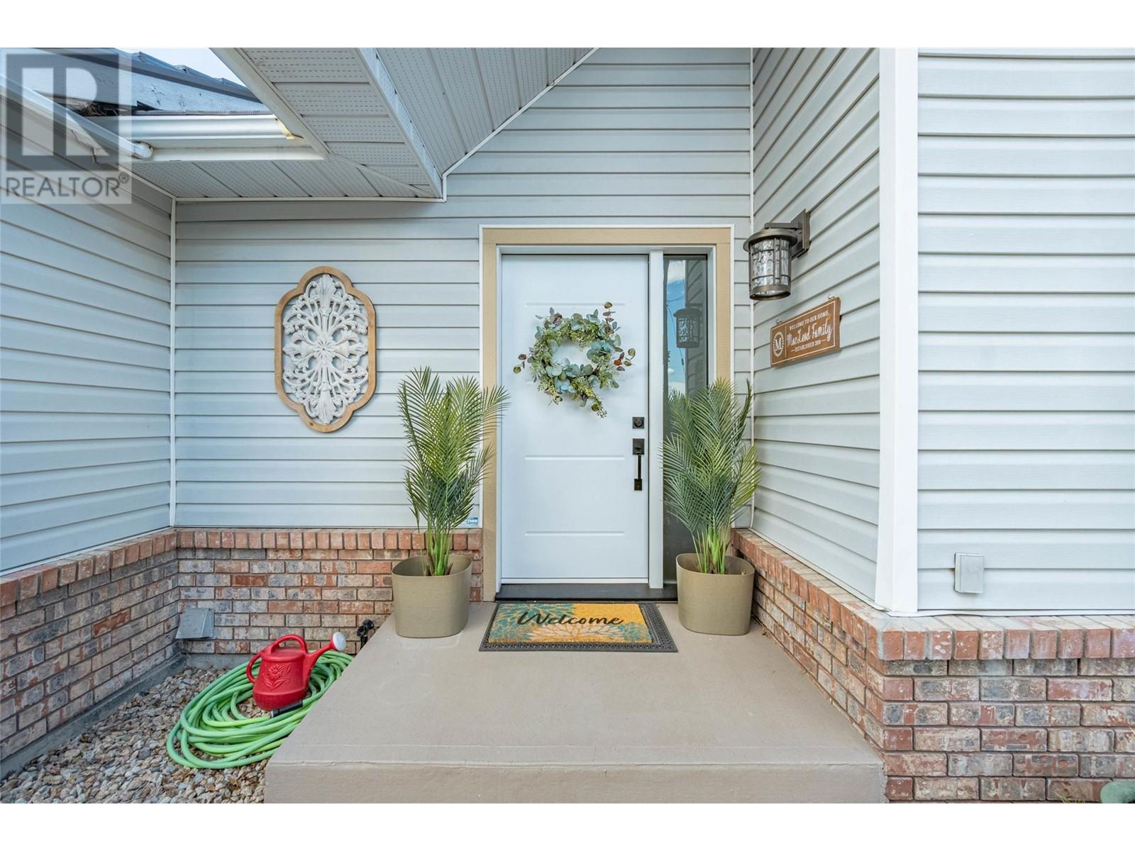 5896 Fairview Place, Oliver, British Columbia  V0H 1T1 - Photo 2 - 10349380