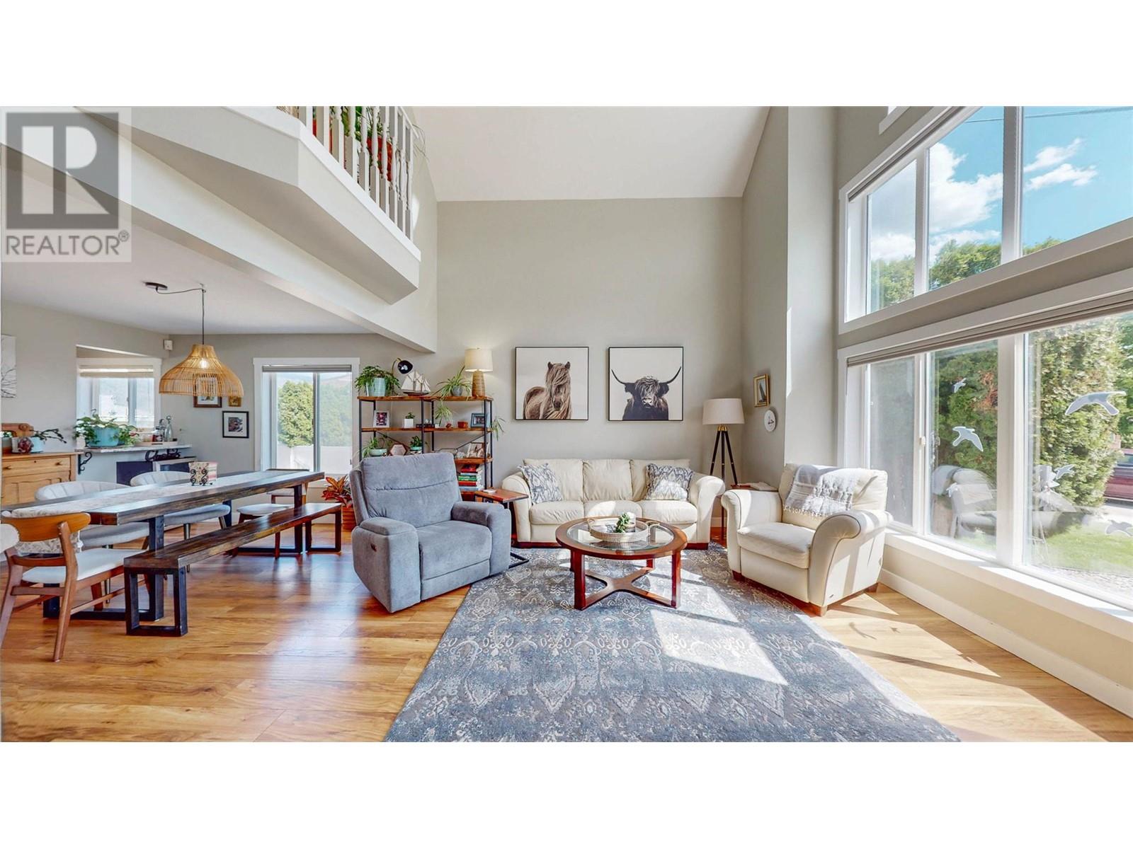 5896 Fairview Place, Oliver, British Columbia  V0H 1T1 - Photo 4 - 10349380