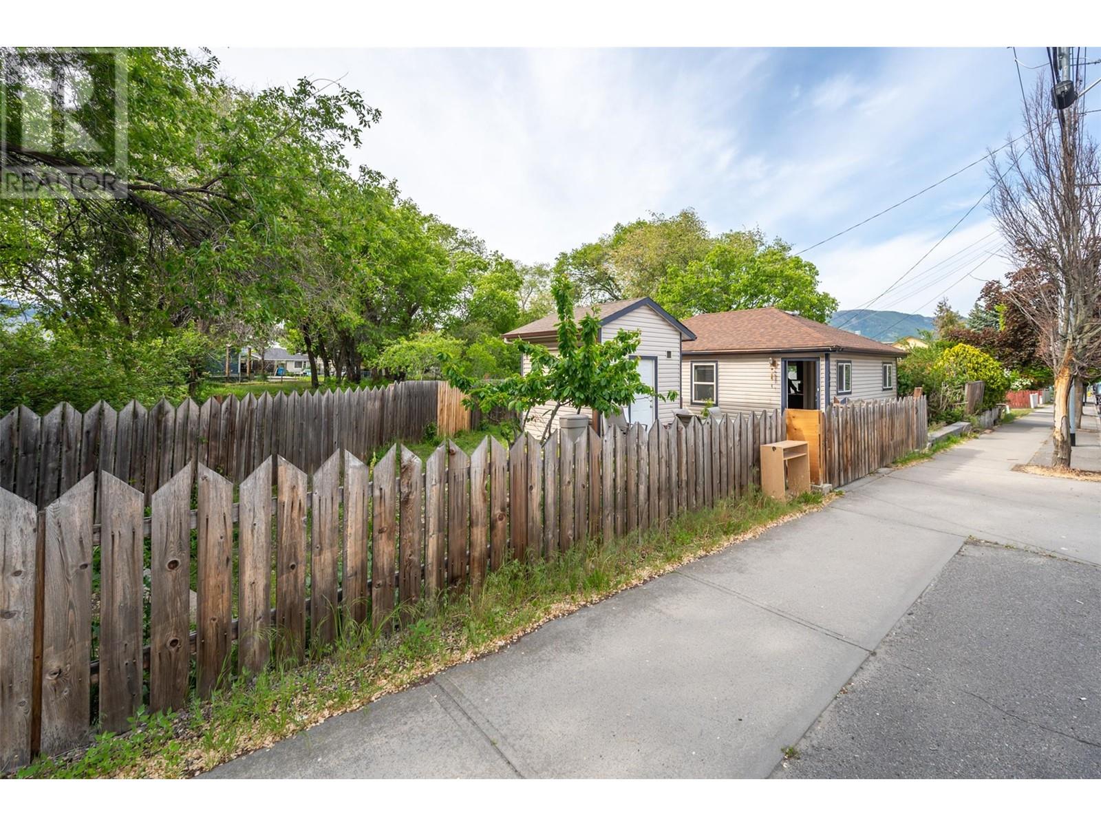 508 Eckhardt Avenue E, Penticton, British Columbia  V2A 1Z8 - Photo 2 - 10348214