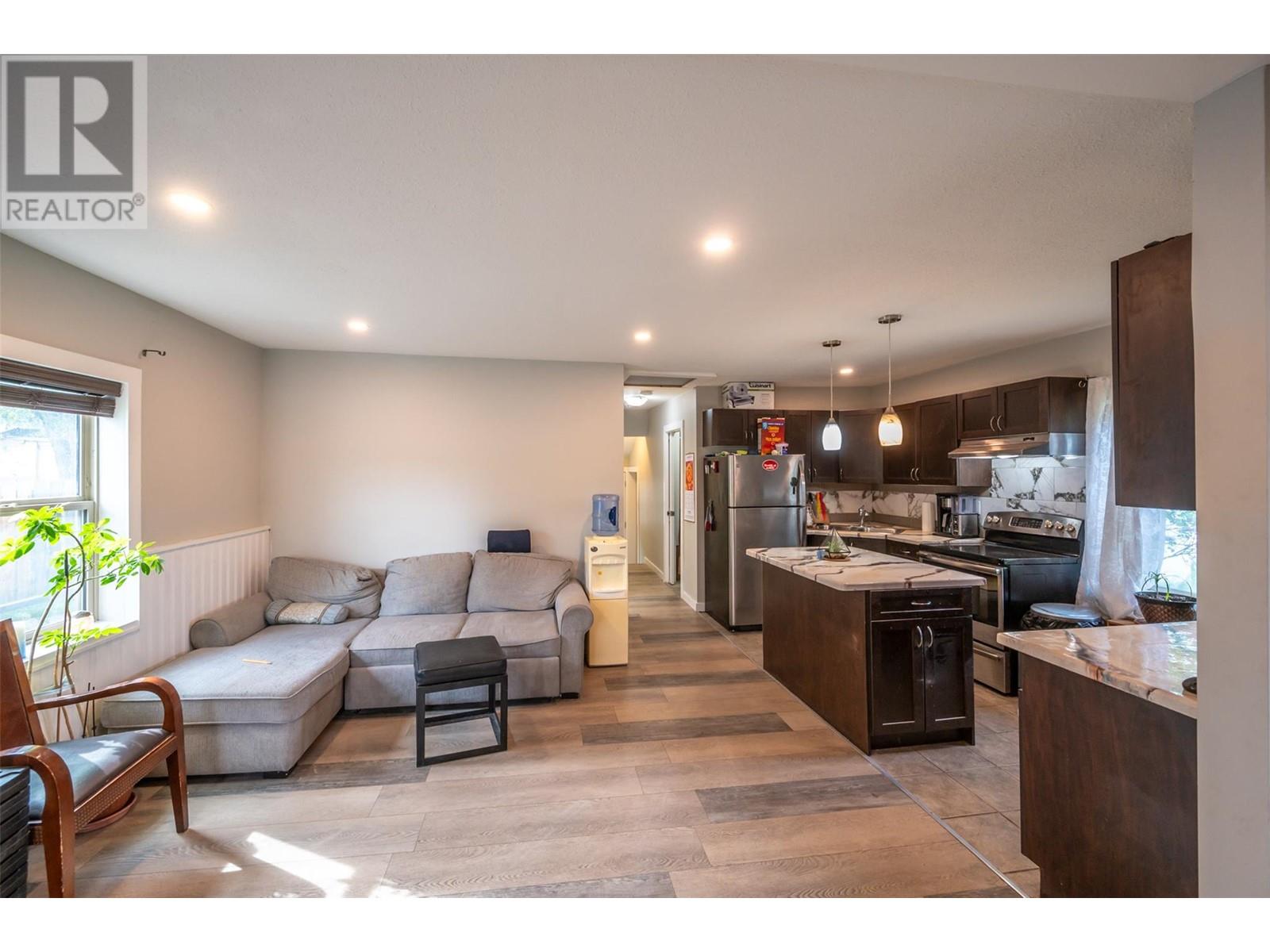 508 Eckhardt Avenue E, Penticton, British Columbia  V2A 1Z8 - Photo 3 - 10348214