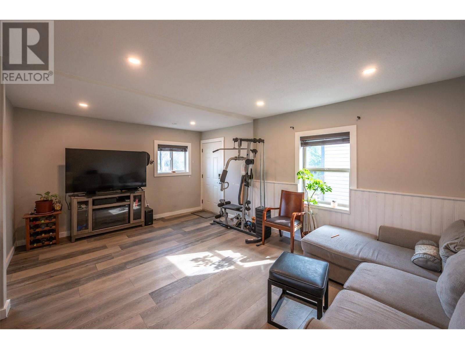 508 Eckhardt Avenue E, Penticton, British Columbia  V2A 1Z8 - Photo 5 - 10348214