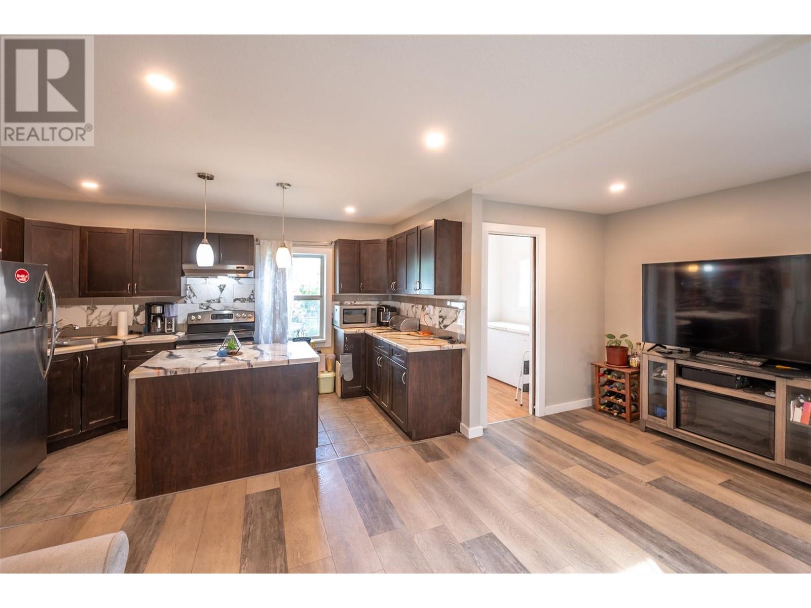 508 Eckhardt Avenue E, Penticton, British Columbia  V2A 1Z8 - Photo 7 - 10348214