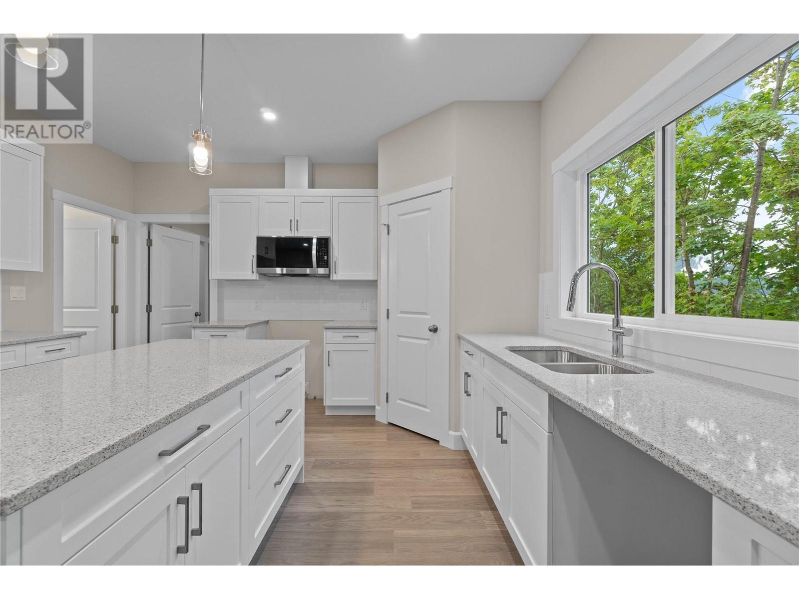 806 Cliff Avenue Unit# 104, Enderby, British Columbia  V0E 1V1 - Photo 4 - 10349545