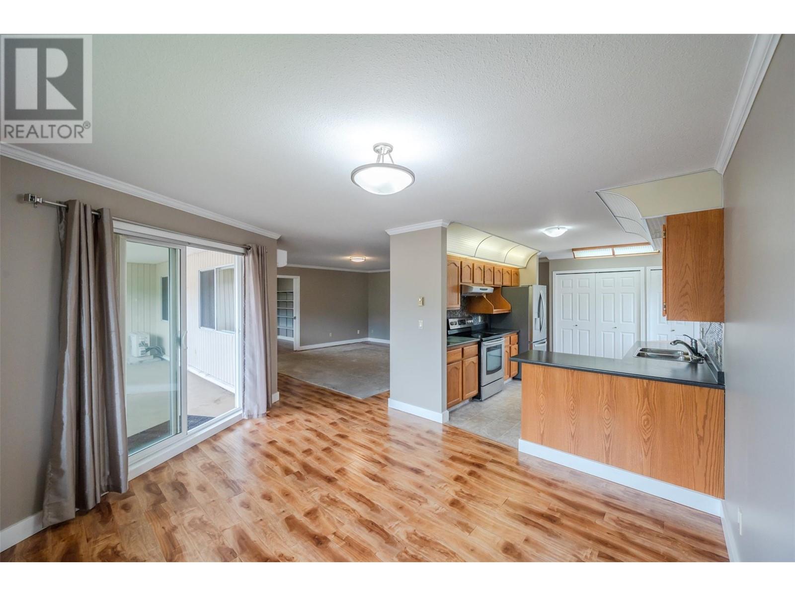 157 Green Avenue W Unit# 201, Penticton, British Columbia  V2A 3S9 - Photo 3 - 10349608