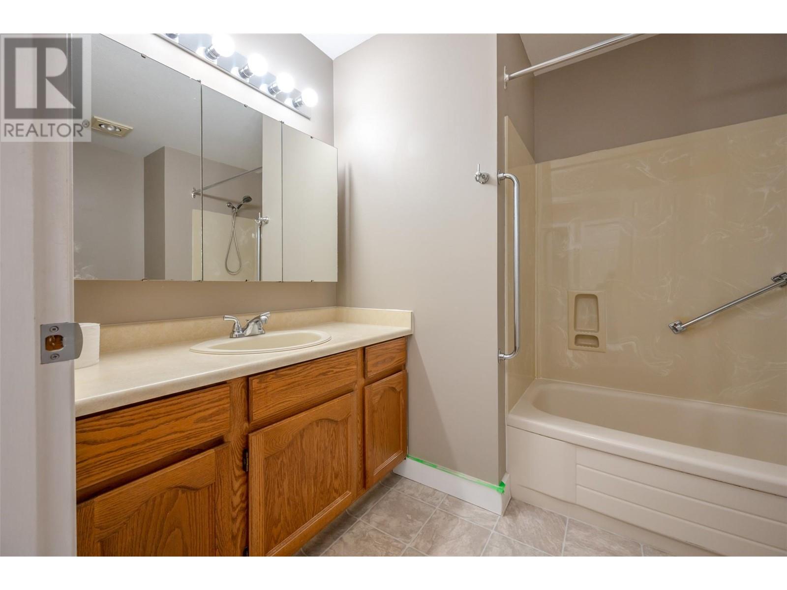 157 Green Avenue W Unit# 201, Penticton, British Columbia  V2A 3S9 - Photo 30 - 10349608