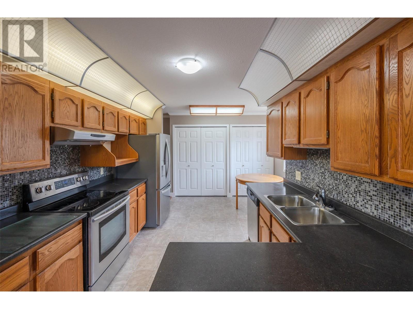 157 Green Avenue W Unit# 201, Penticton, British Columbia  V2A 3S9 - Photo 4 - 10349608