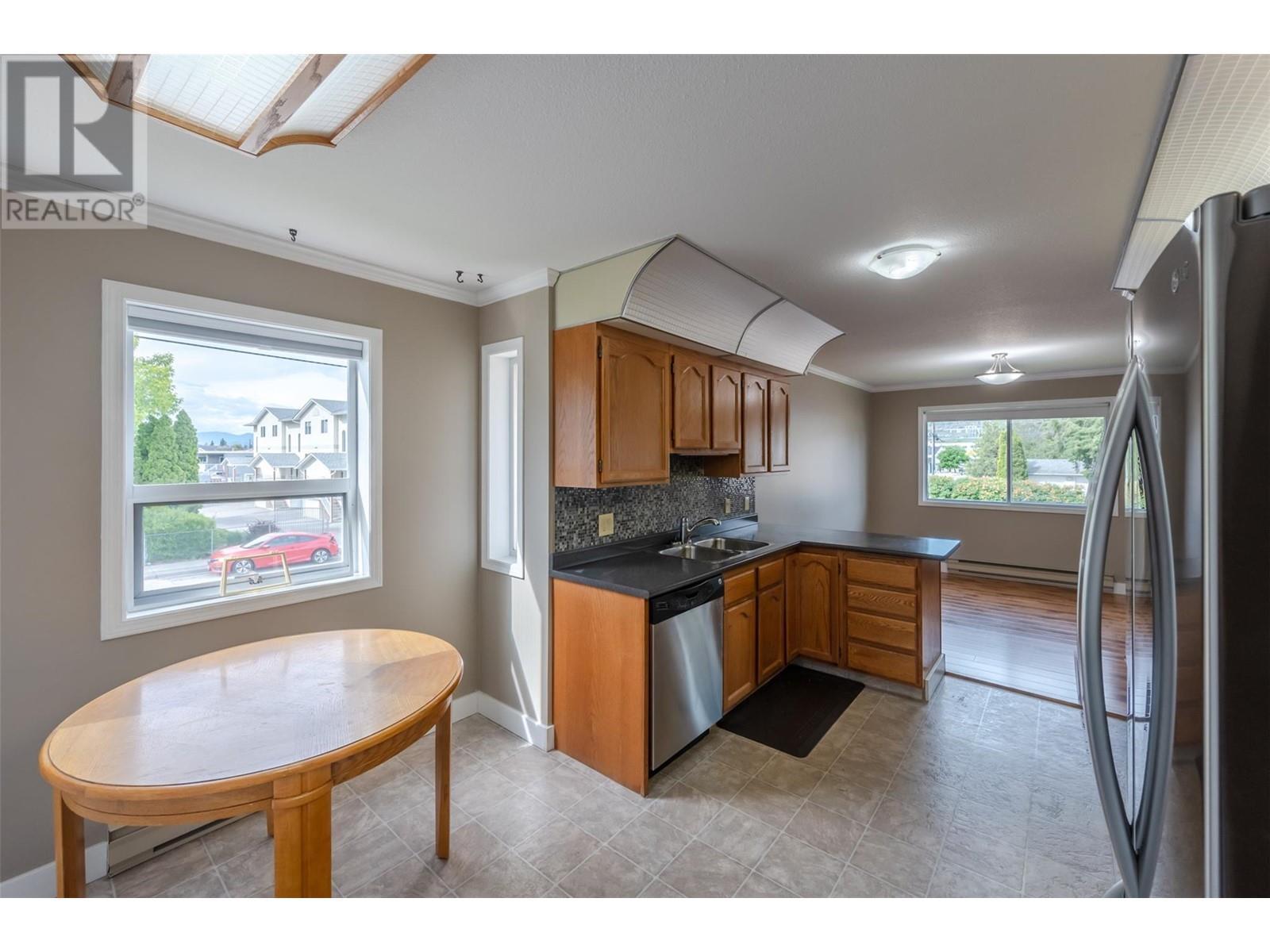 157 Green Avenue W Unit# 201, Penticton, British Columbia  V2A 3S9 - Photo 5 - 10349608