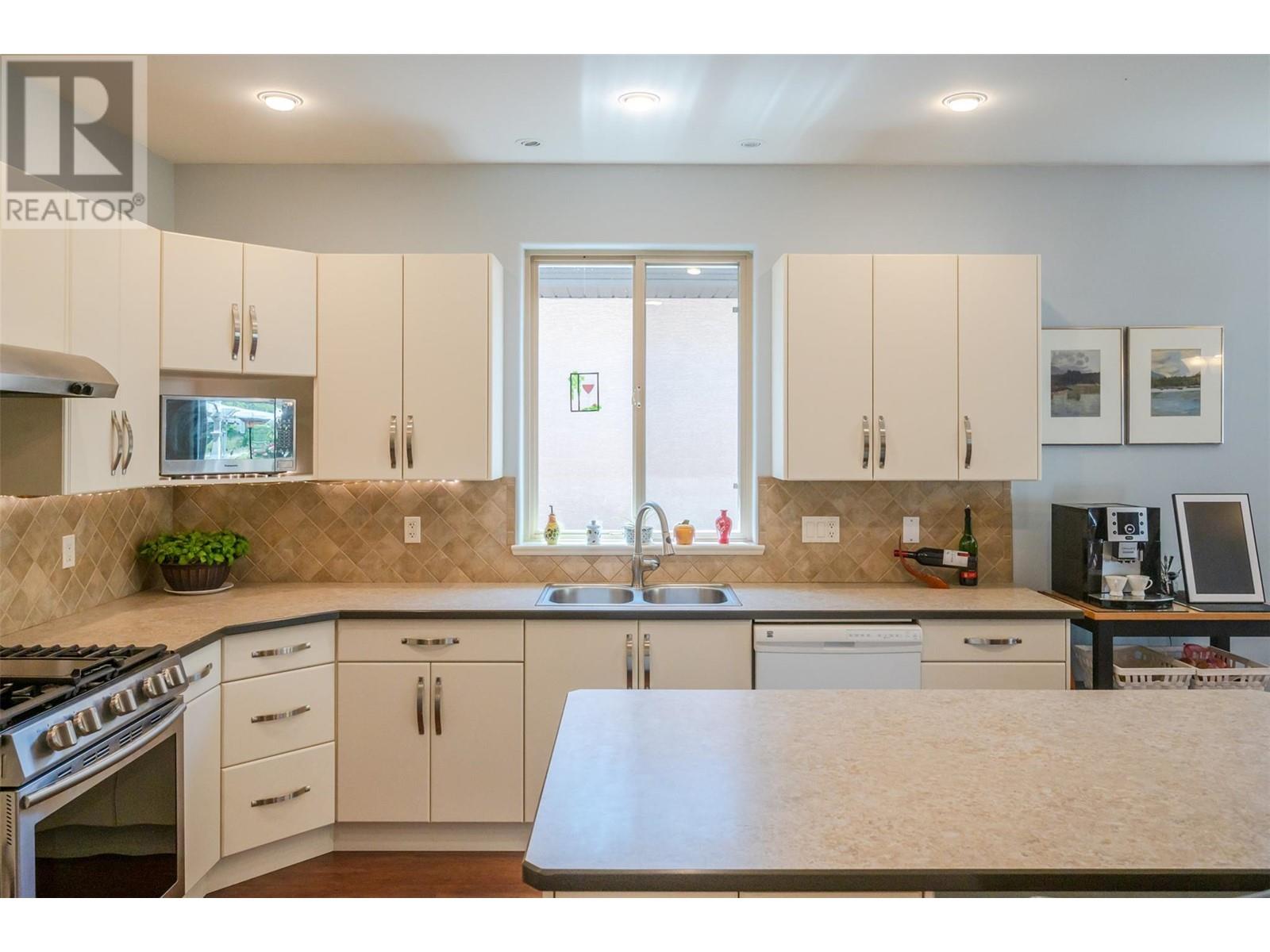 166 Willows Place, Oliver, British Columbia  V0H 1T4 - Photo 18 - 10349385