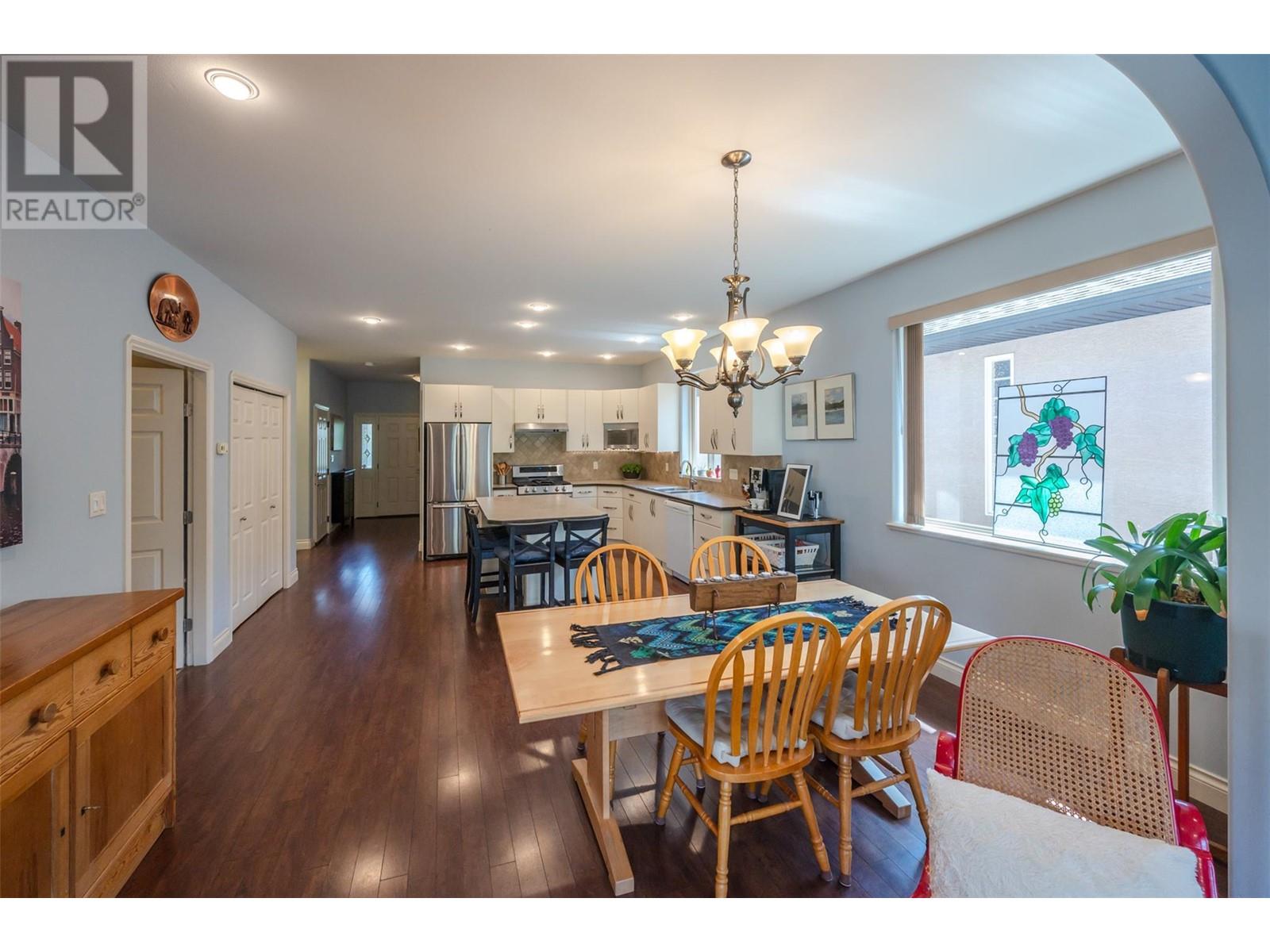 166 Willows Place, Oliver, British Columbia  V0H 1T4 - Photo 6 - 10349385