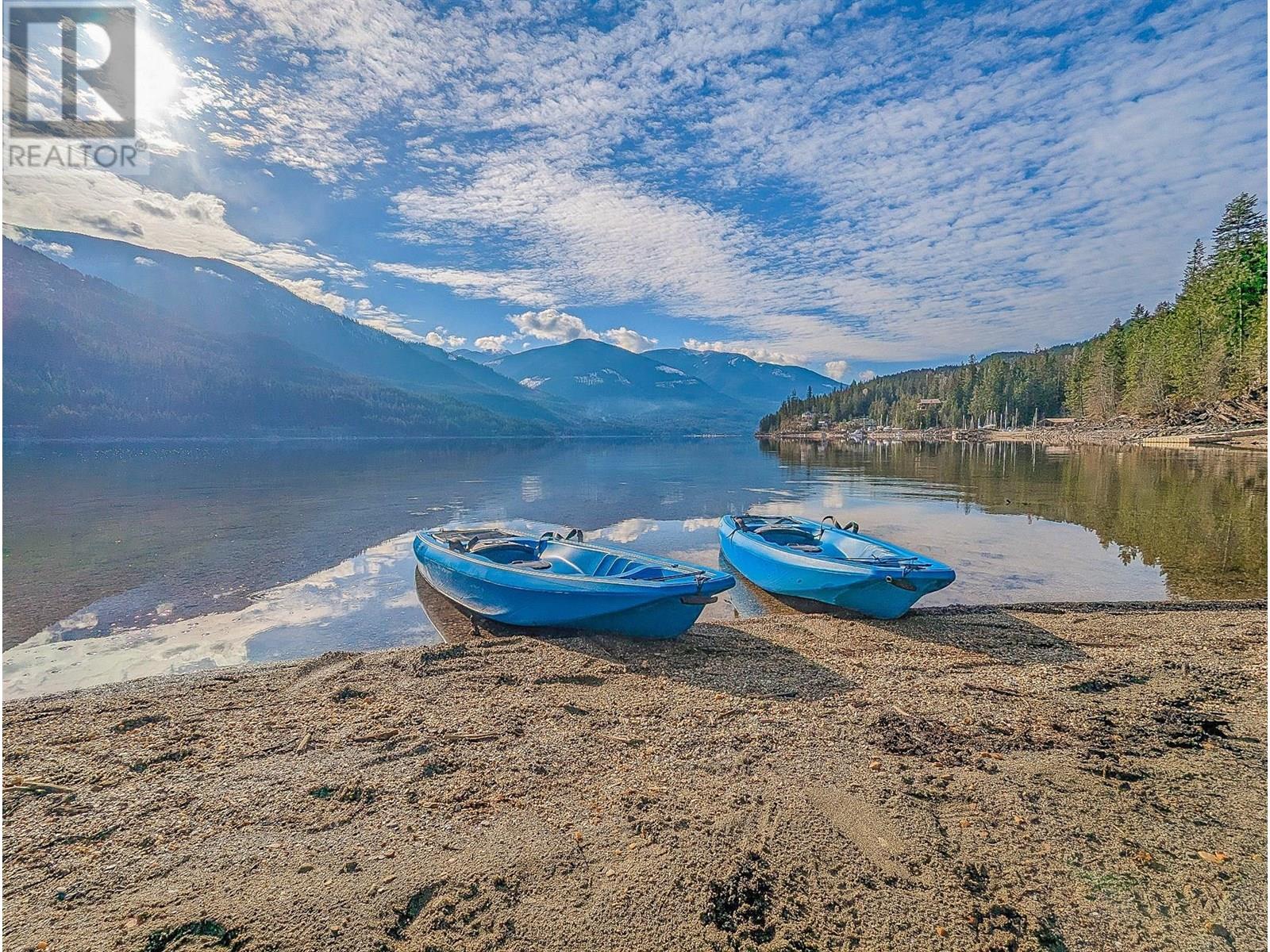15730 Peters Road, Crawford Bay, British Columbia  V0B 1E0 - Photo 11 - 10349749
