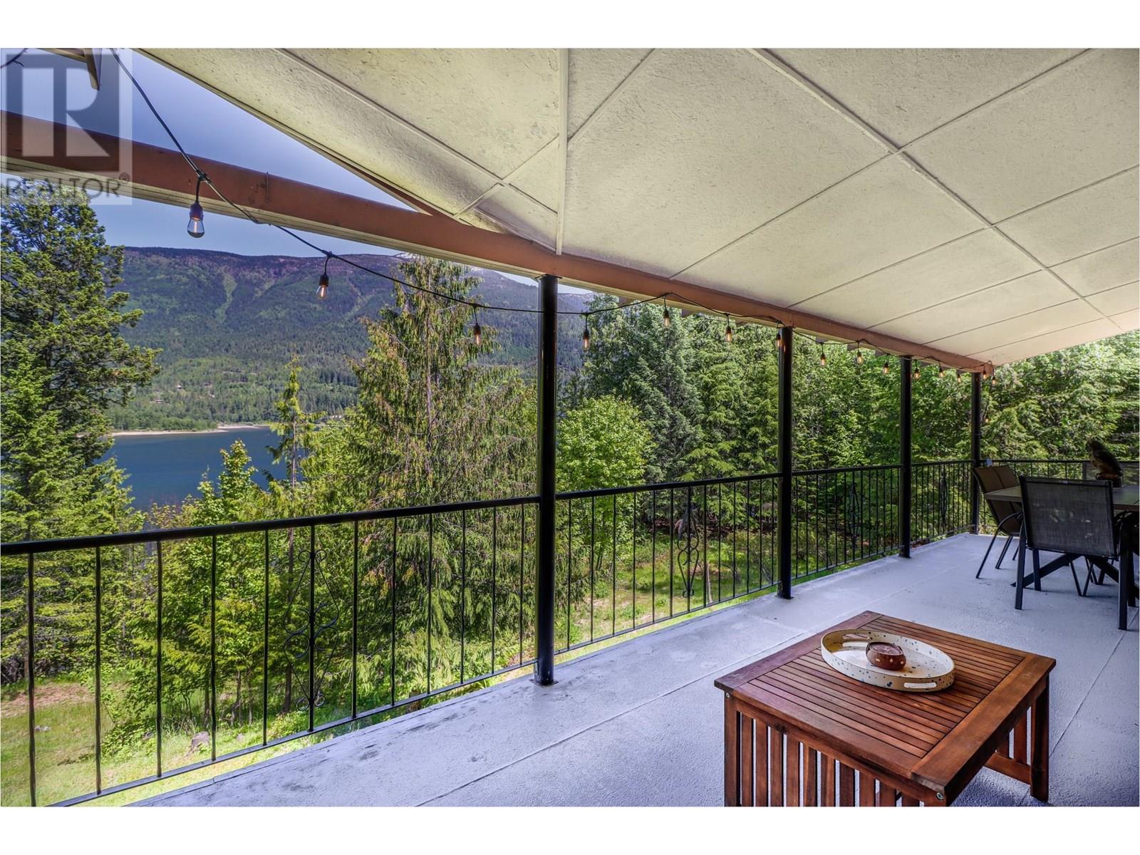 15730 Peters Road, Crawford Bay, British Columbia  V0B 1E0 - Photo 18 - 10349749