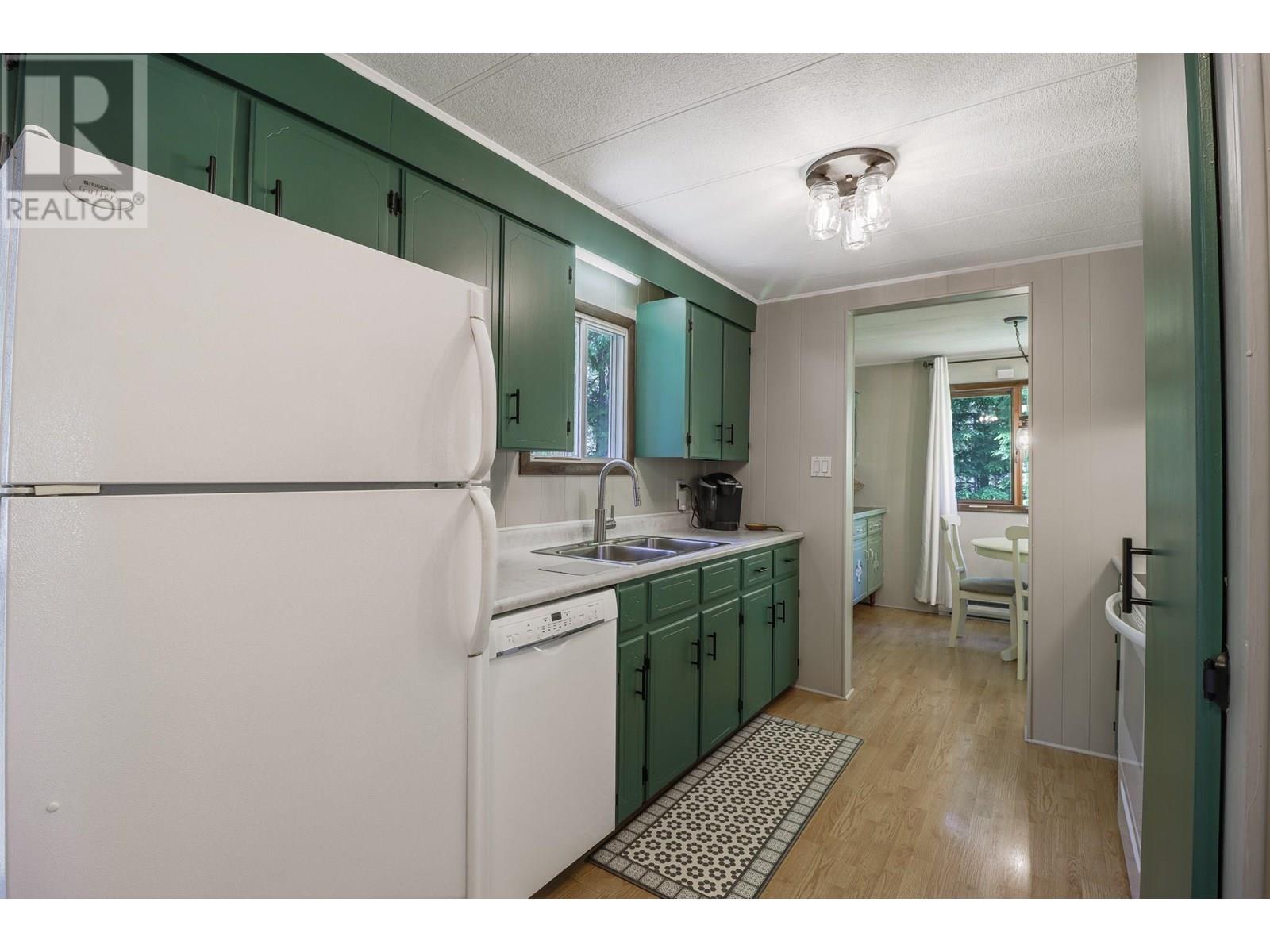 15730 Peters Road, Crawford Bay, British Columbia  V0B 1E0 - Photo 25 - 10349749