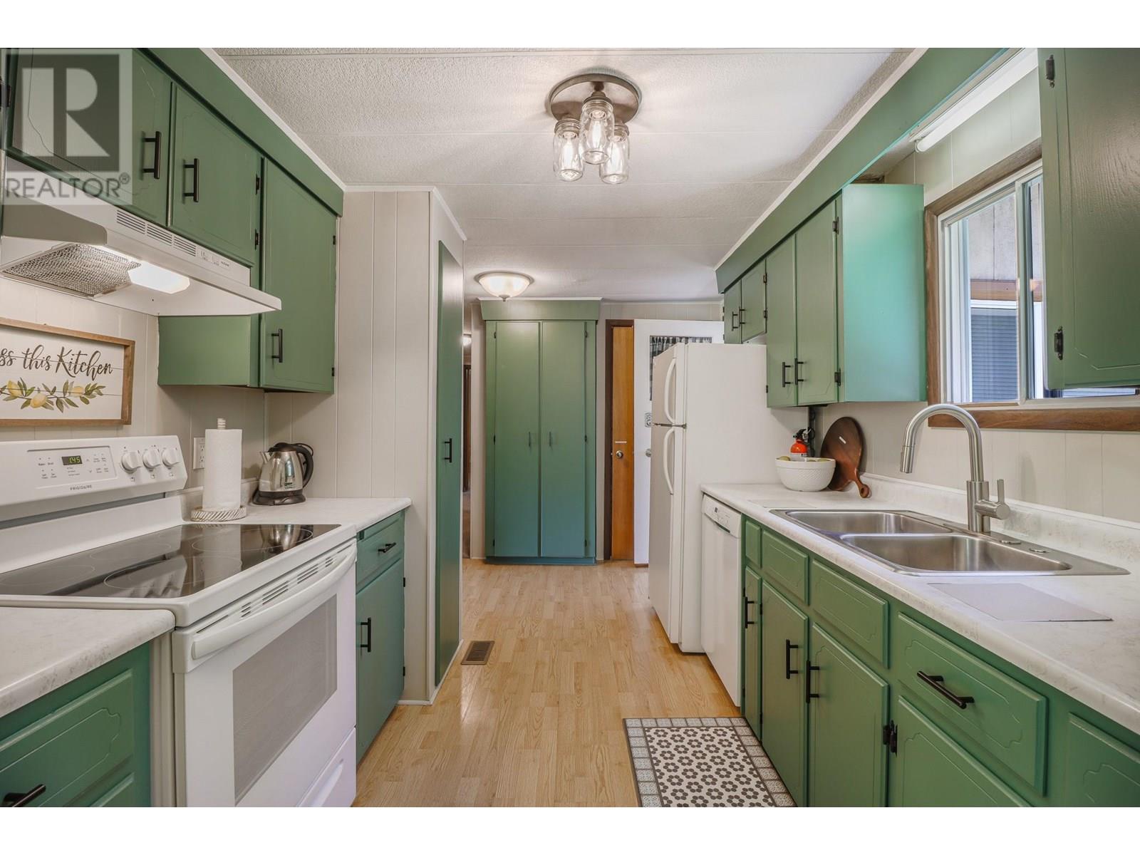 15730 Peters Road, Crawford Bay, British Columbia  V0B 1E0 - Photo 26 - 10349749