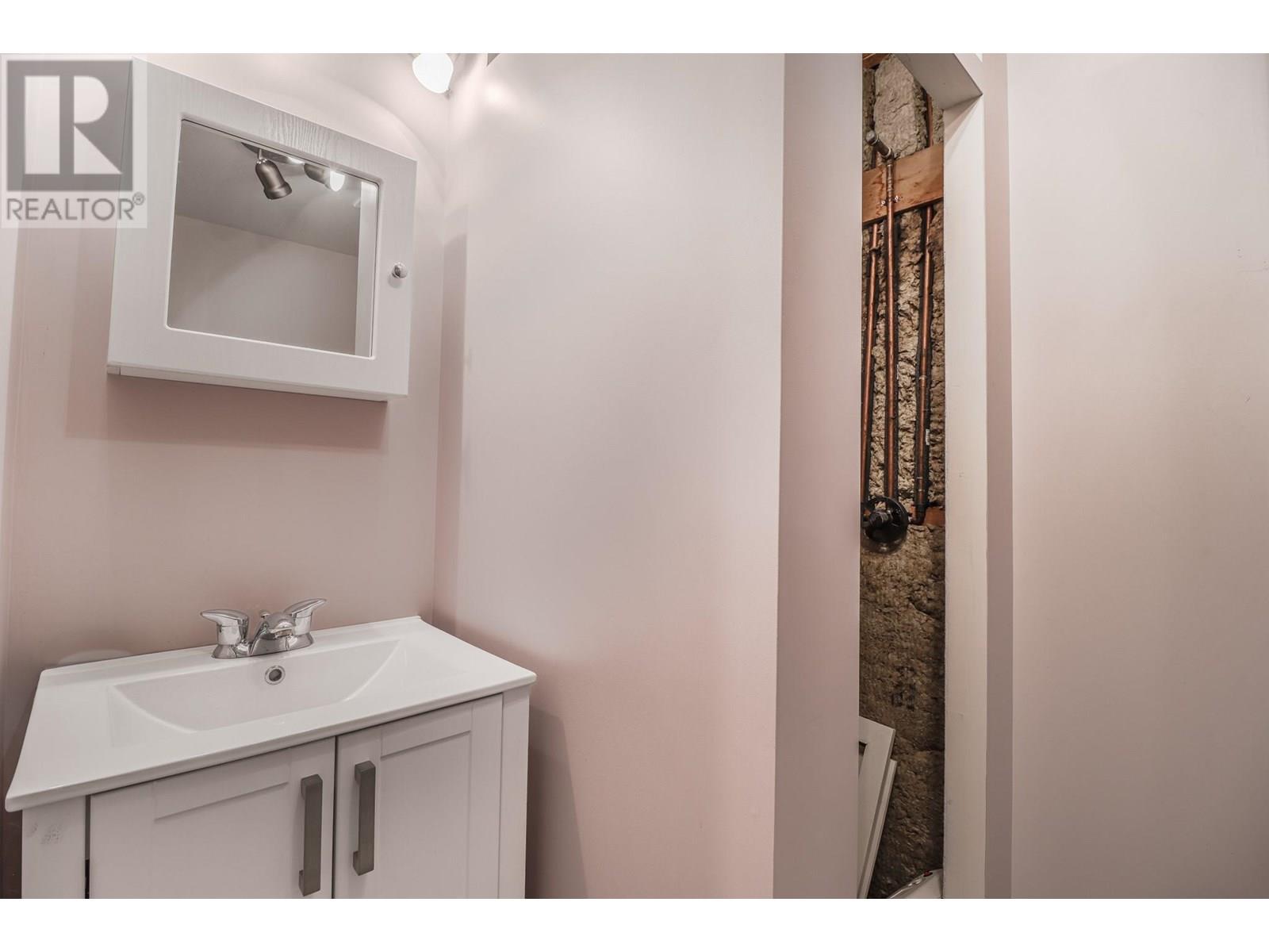 15730 Peters Road, Crawford Bay, British Columbia  V0B 1E0 - Photo 33 - 10349749