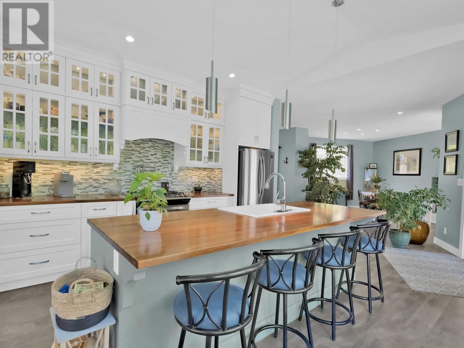 153 Smythe Drive, Penticton, British Columbia  V2A 8W6 - Photo 8 - 10349806