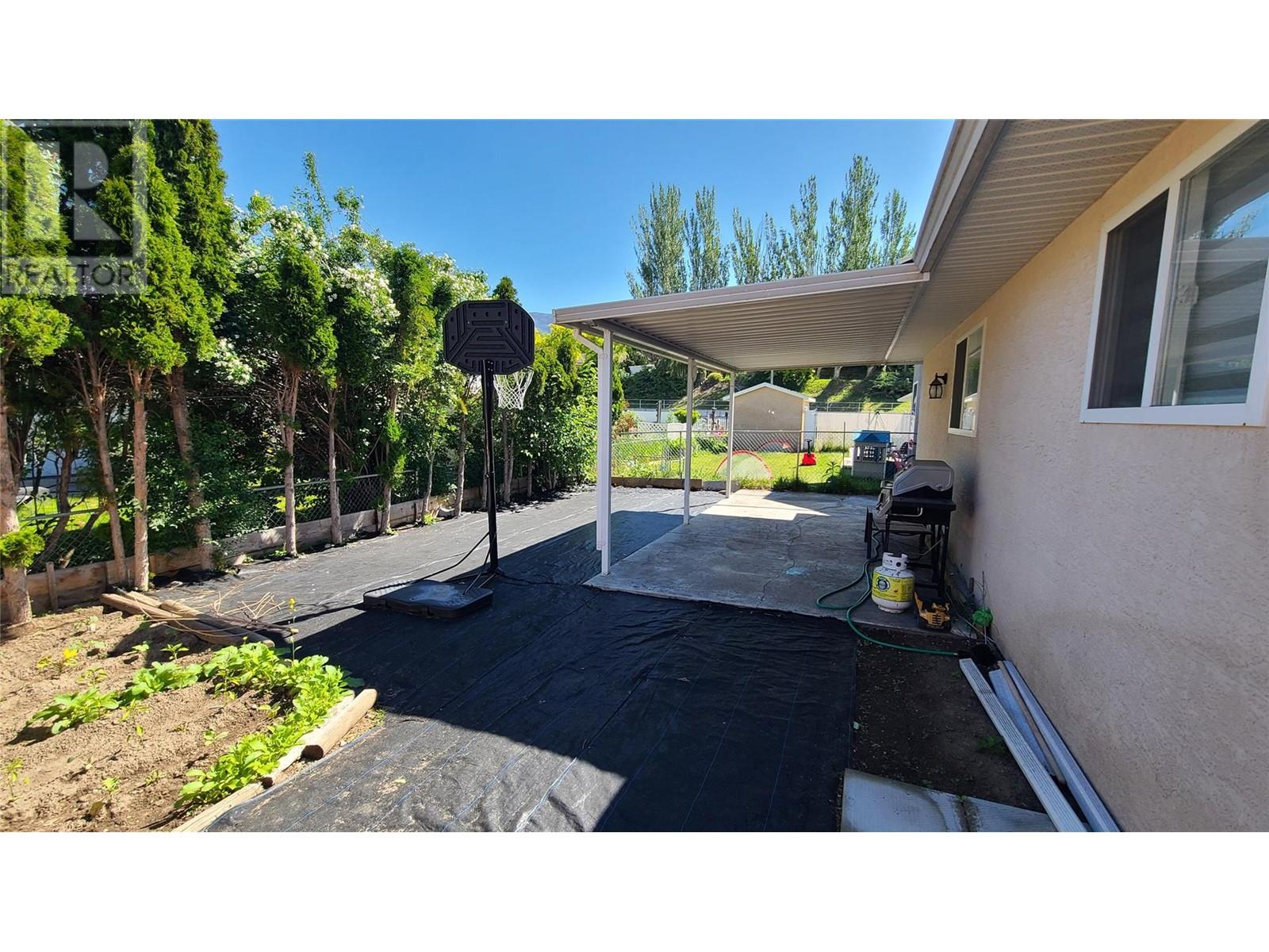 260 Willows Place, Oliver, British Columbia  V0H 1T4 - Photo 17 - 10349564