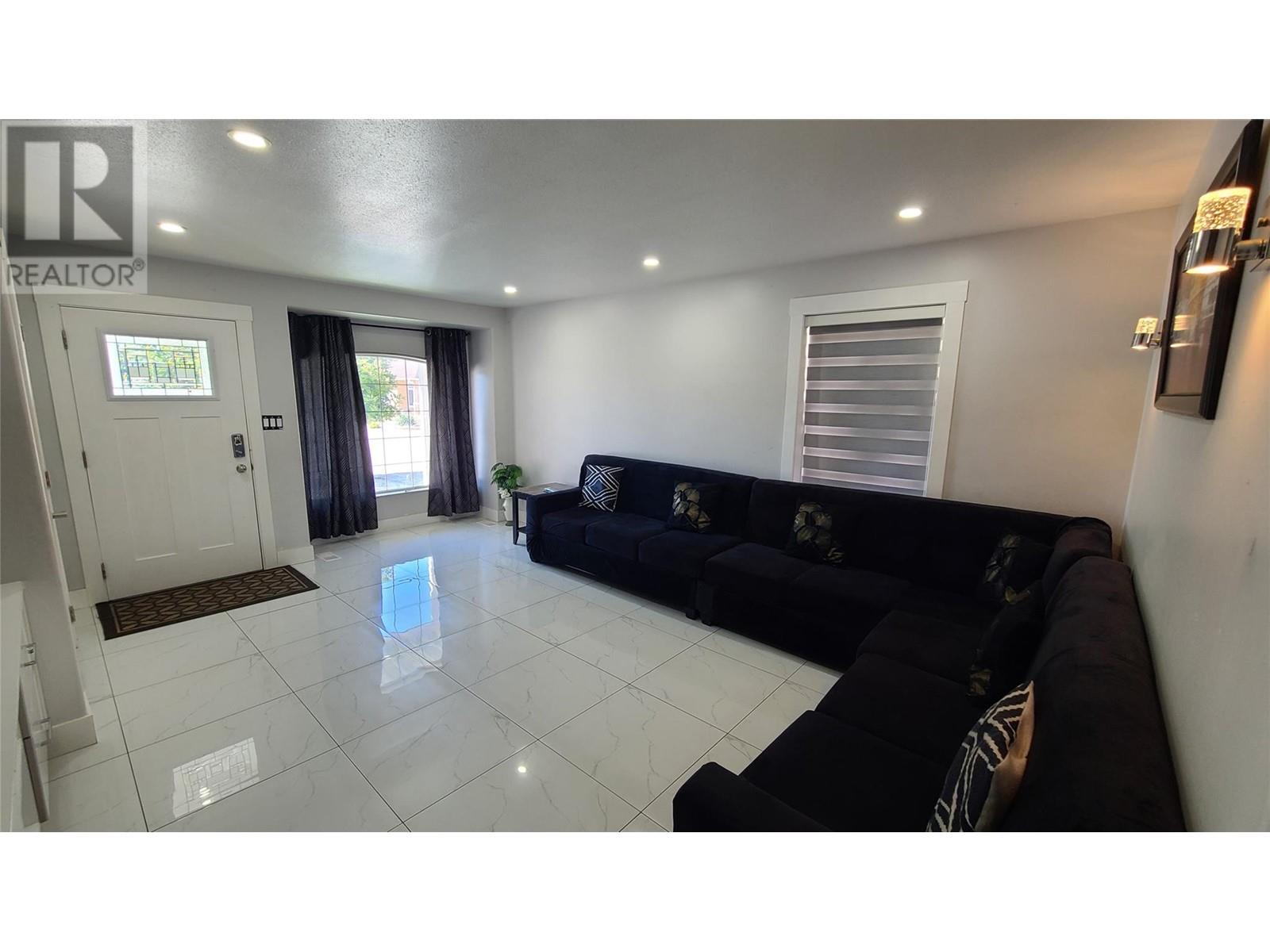260 Willows Place, Oliver, British Columbia  V0H 1T4 - Photo 2 - 10349564