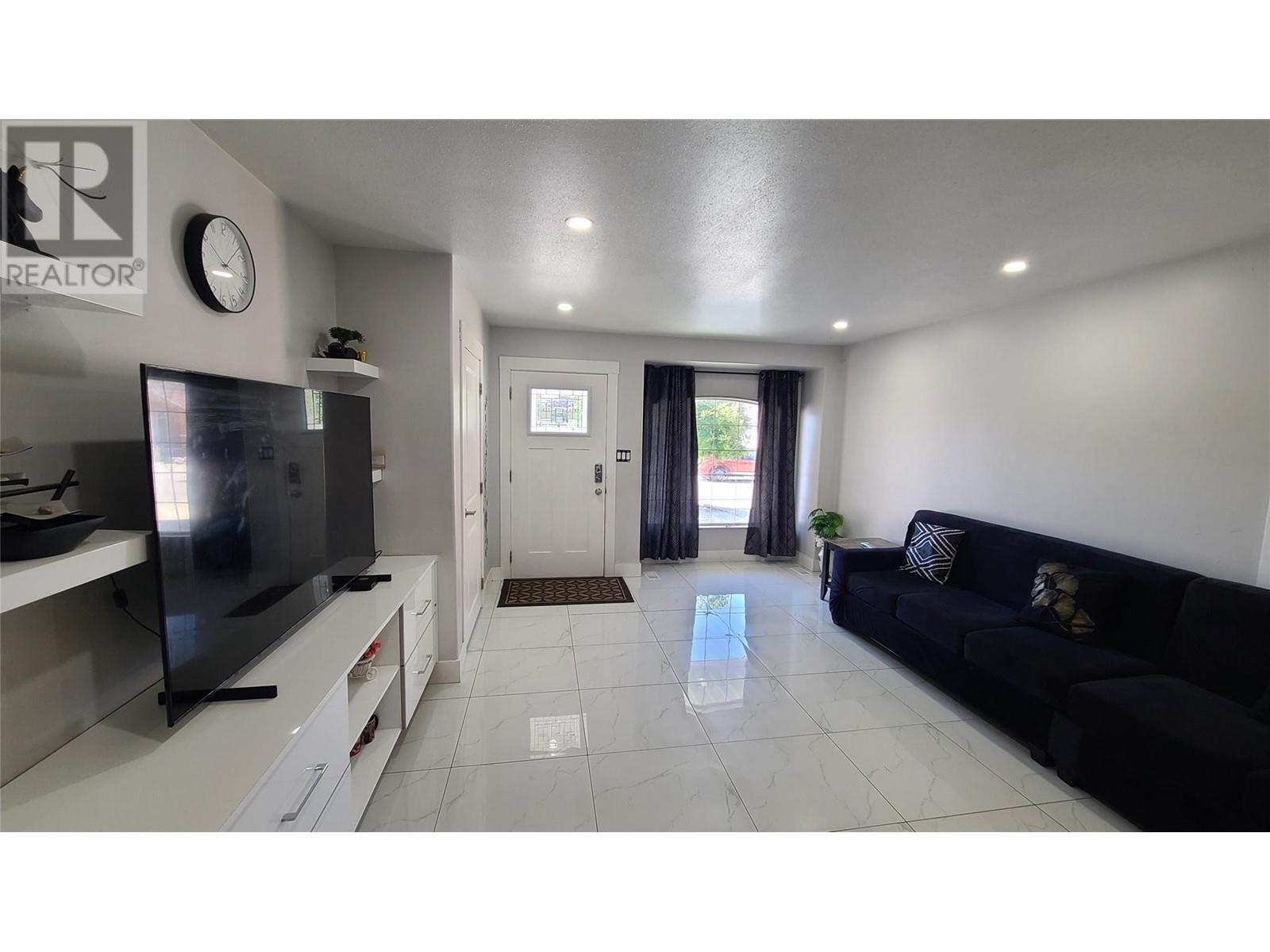 260 Willows Place, Oliver, British Columbia  V0H 1T4 - Photo 3 - 10349564