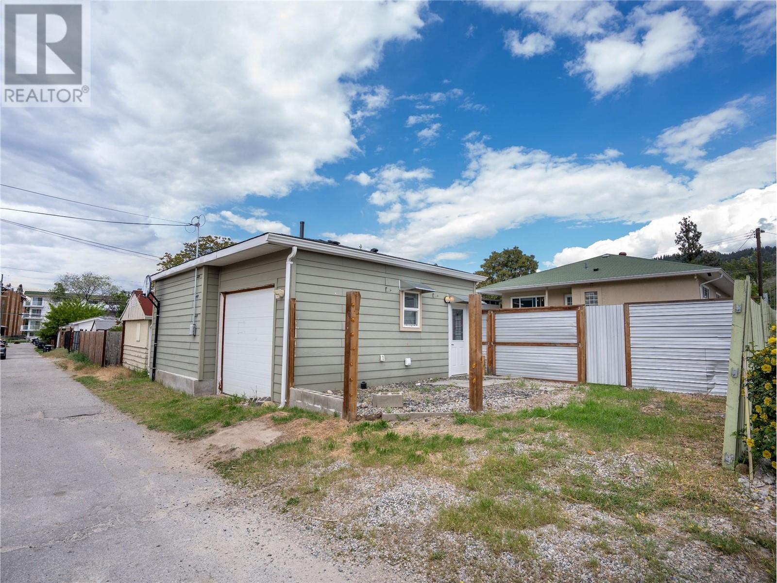 989 Kilwinning Street, Penticton, British Columbia  V2A 4N8 - Photo 10 - 10349476