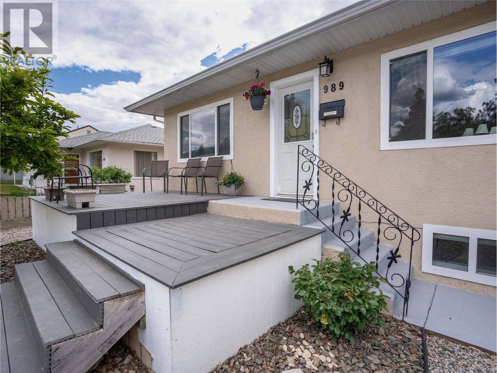 989 Kilwinning Street, Penticton, British Columbia  V2A 4N8 - Photo 2 - 10349476