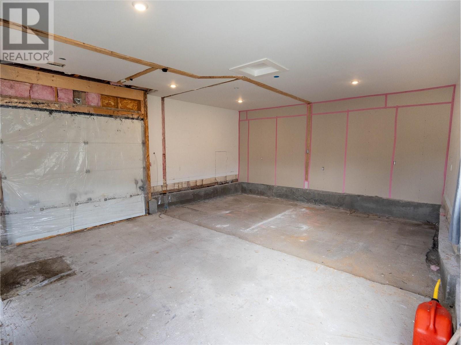 989 Kilwinning Street, Penticton, British Columbia  V2A 4N8 - Photo 25 - 10349476