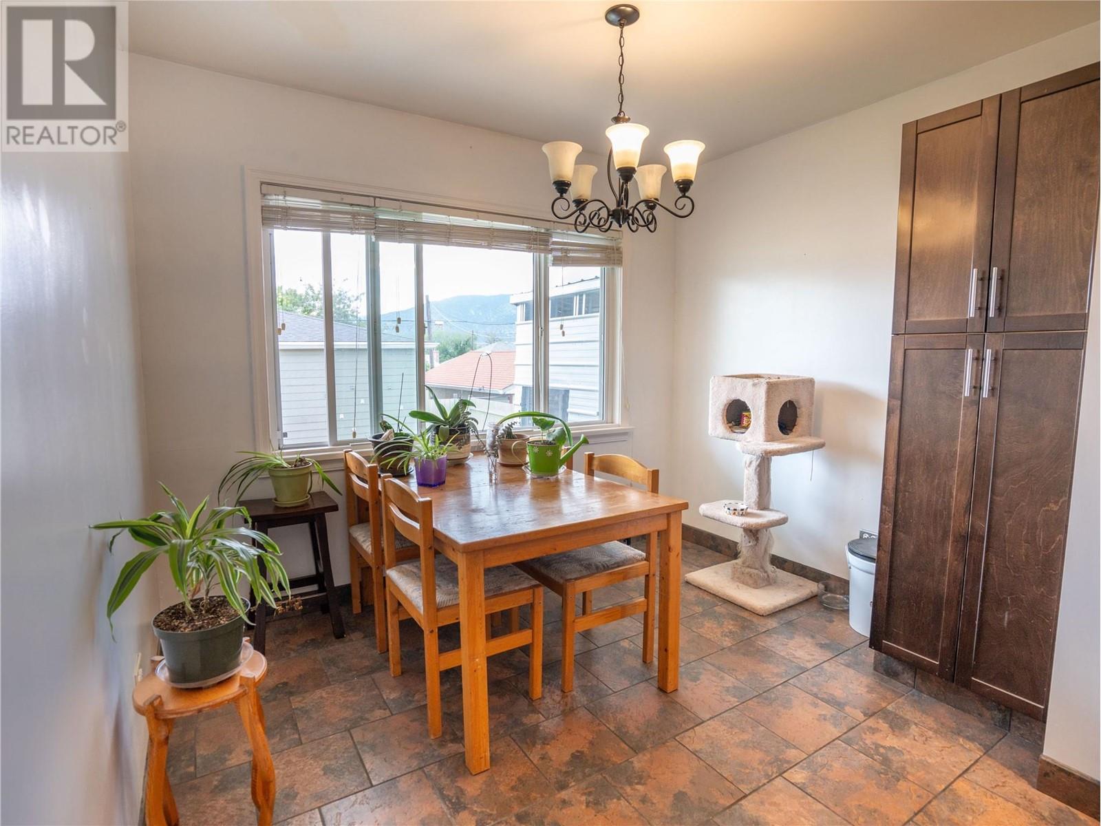 989 Kilwinning Street, Penticton, British Columbia  V2A 4N8 - Photo 5 - 10349476