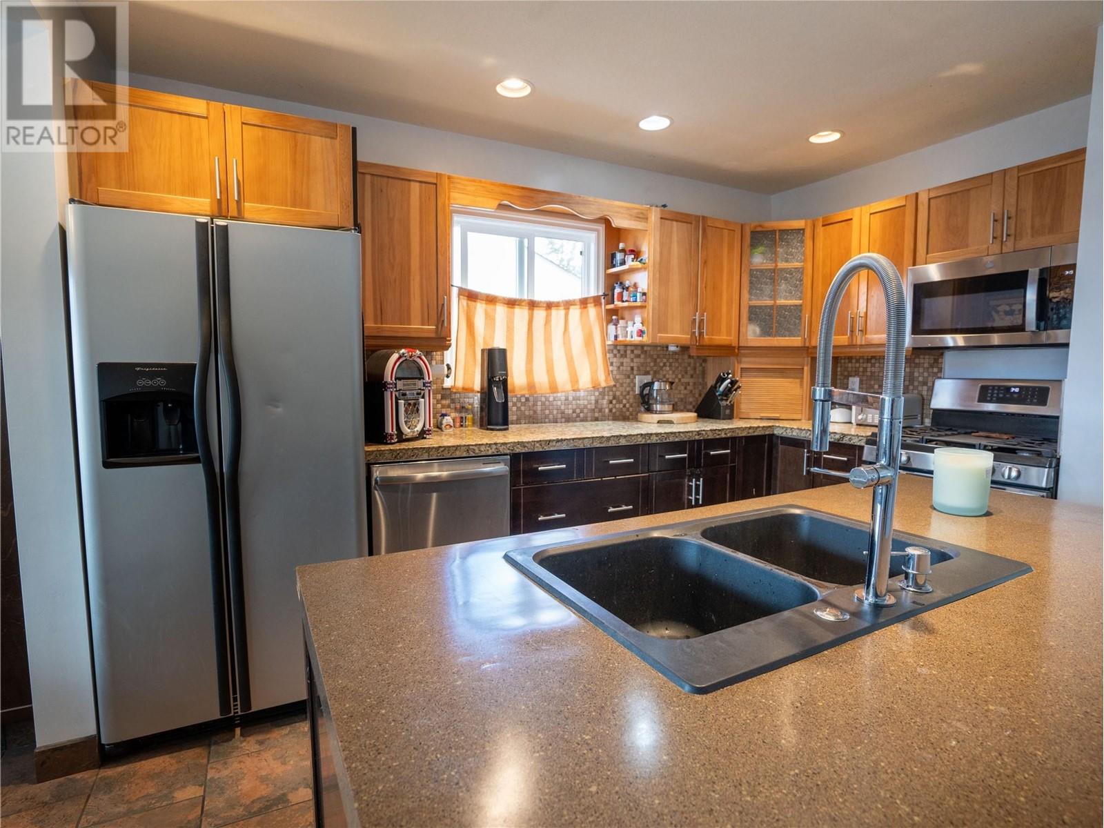 989 Kilwinning Street, Penticton, British Columbia  V2A 4N8 - Photo 7 - 10349476