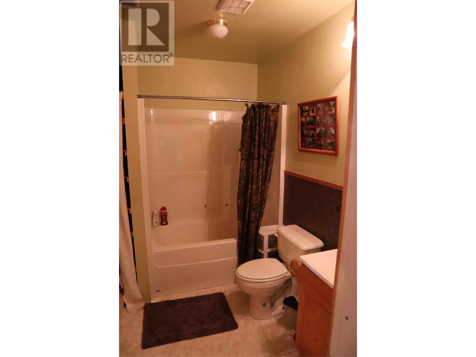 Cabin #20 Hatheume Lake Resort Lot# 5835, Peachland, British Columbia  V1V 1V1 - Photo 10 - 10349332