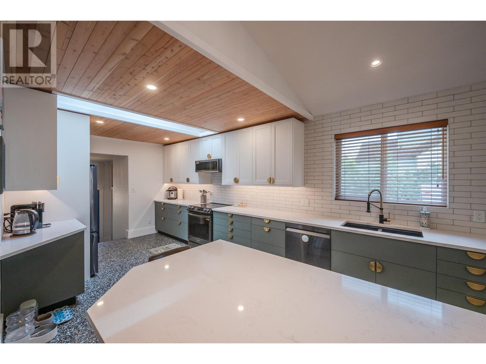1073 Moosejaw Street, Penticton, British Columbia  V2A 5T5 - Photo 5 - 10349798