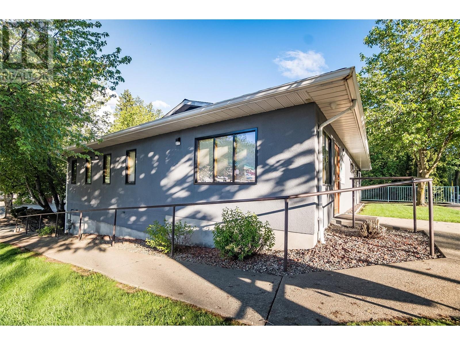 663 Columbia Avenue, Castlegar, British Columbia  V1N 1H1 - Photo 3 - 10348899