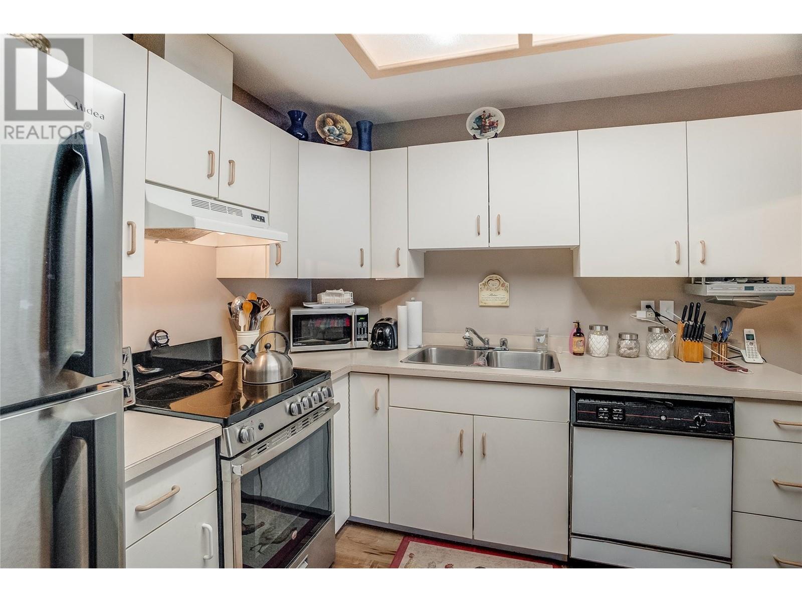 663 Columbia Avenue, Castlegar, British Columbia  V1N 1H1 - Photo 35 - 10348899