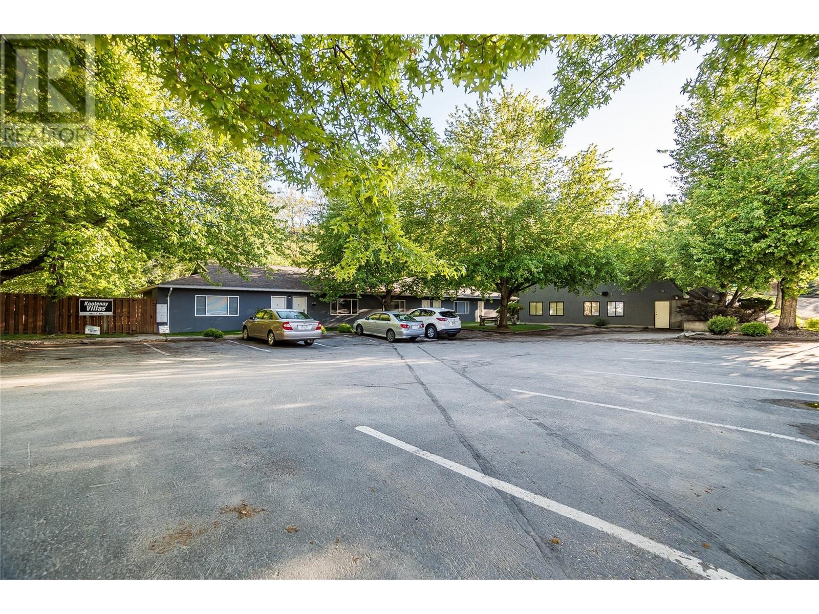 663 Columbia Avenue, Castlegar, British Columbia  V1N 1H1 - Photo 4 - 10348899