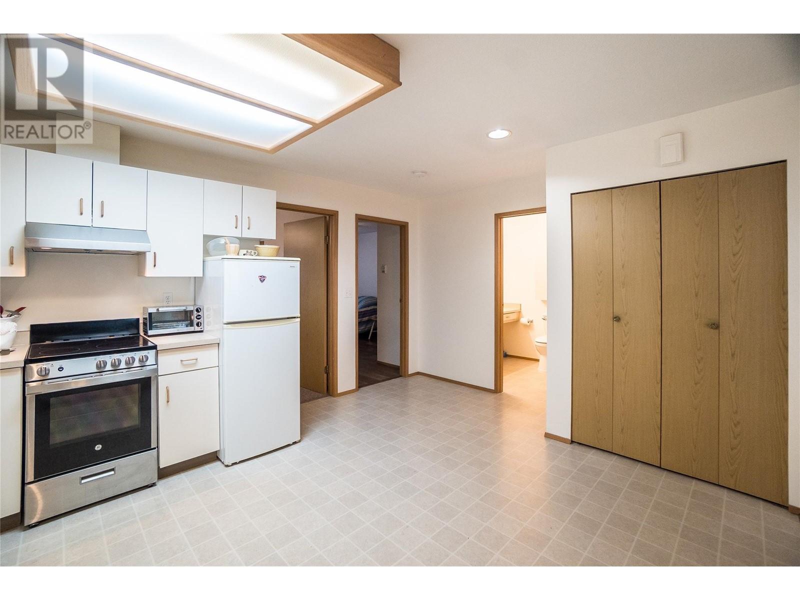 663 Columbia Avenue, Castlegar, British Columbia  V1N 1H1 - Photo 48 - 10348899