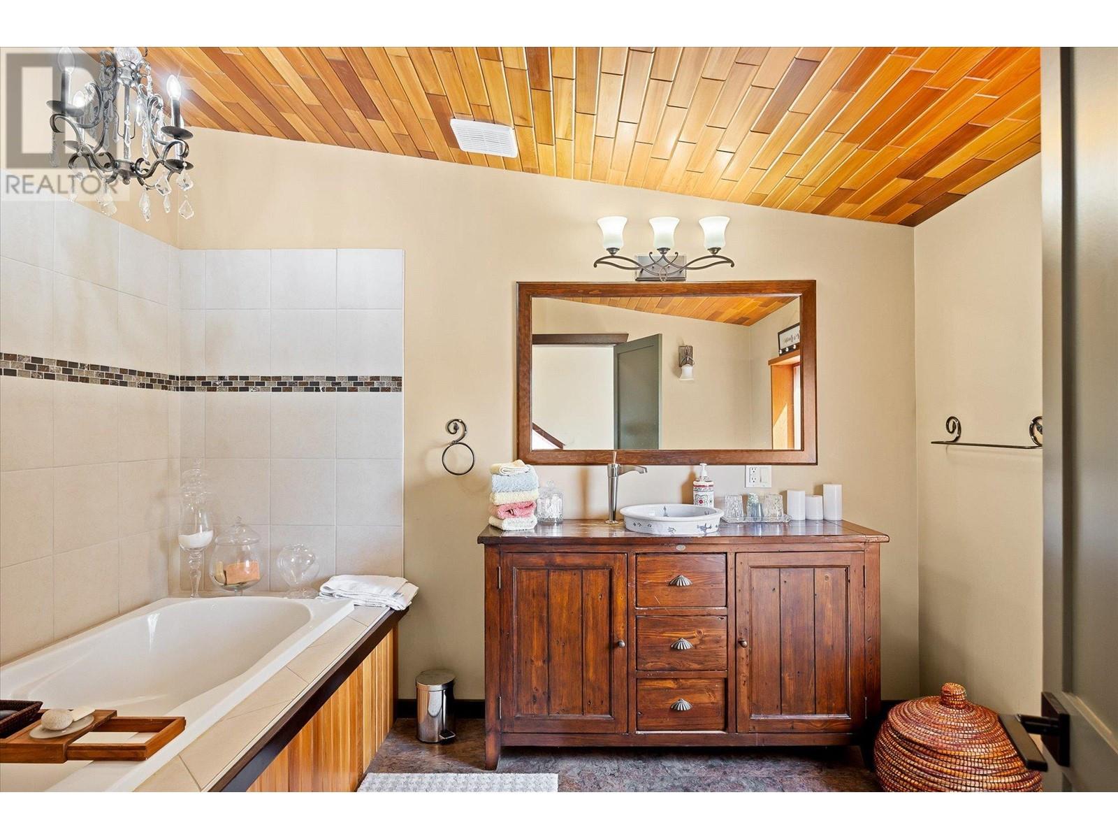 3546 Mabel Lake Road, Lumby, British Columbia  V0E 2E6 - Photo 37 - 10349112