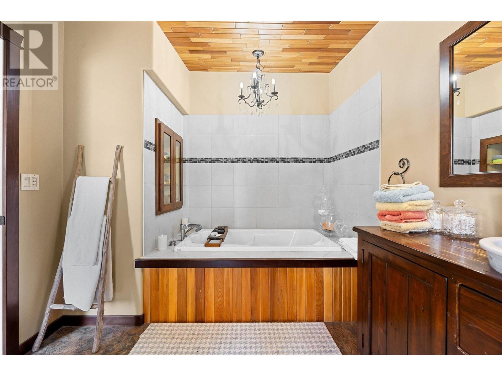 3546 Mabel Lake Road, Lumby, British Columbia  V0E 2E6 - Photo 38 - 10349112