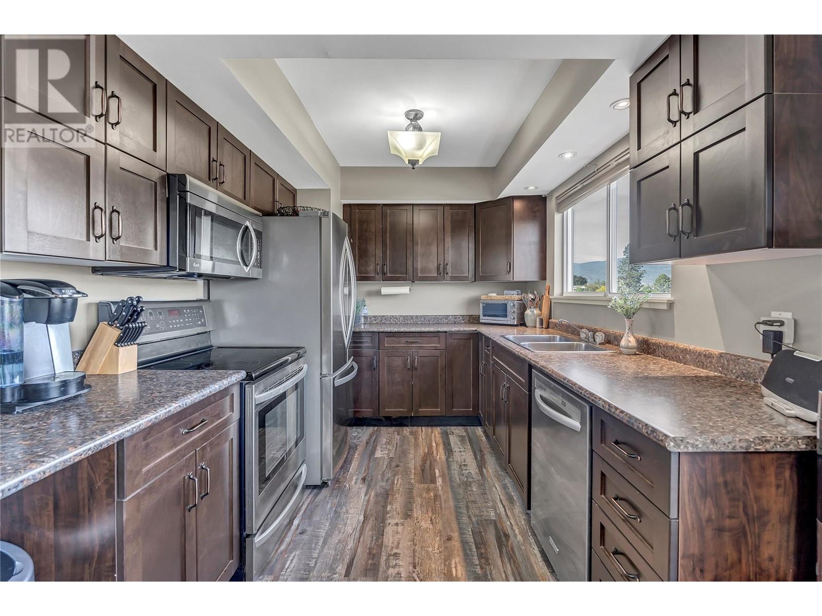 320 Sage Mesa Drive, Penticton, British Columbia  V2A 9A2 - Photo 2 - 10350003