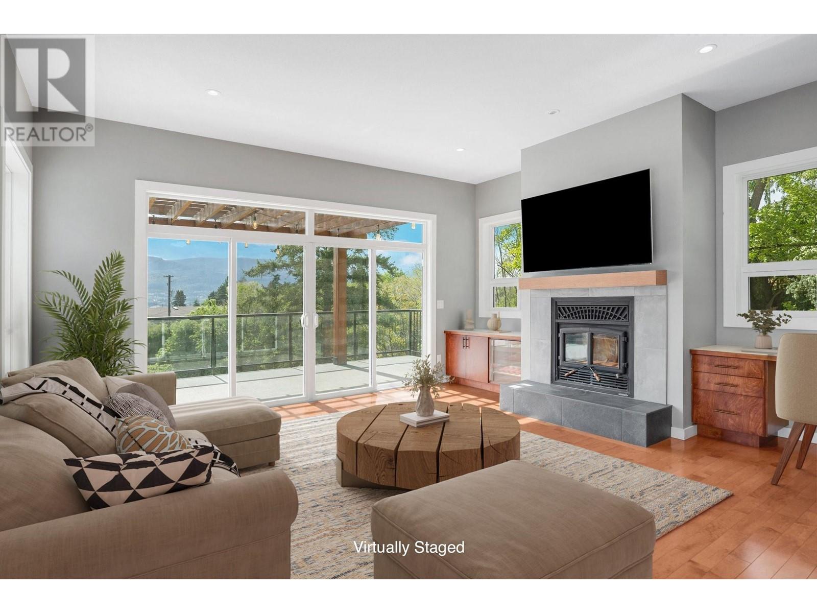 220 West Bench Drive, Penticton, British Columbia  V2A 8X8 - Photo 2 - 10350033