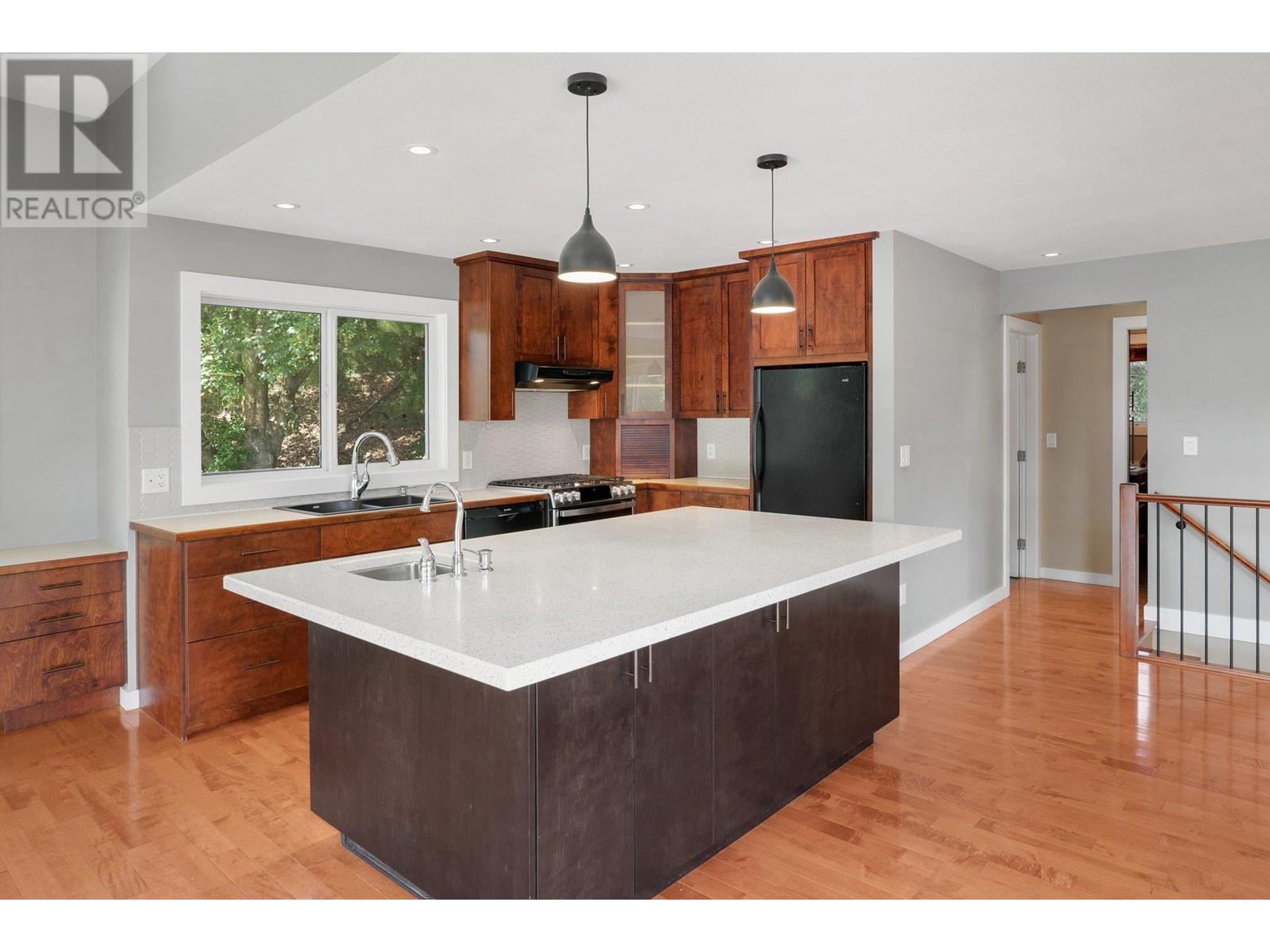 220 West Bench Drive, Penticton, British Columbia  V2A 8X8 - Photo 4 - 10350033