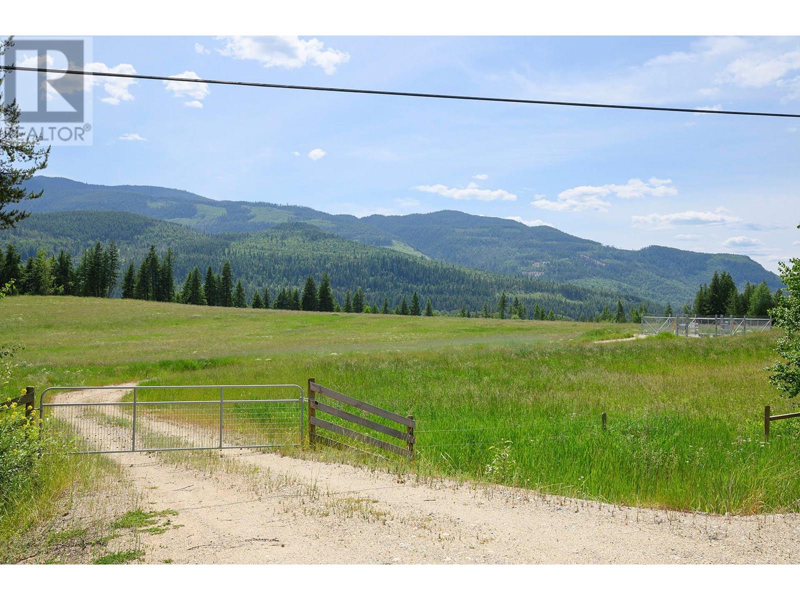 943 Raft River Road, Clearwater, British Columbia  V0E 1N1 - Photo 4 - 10349762