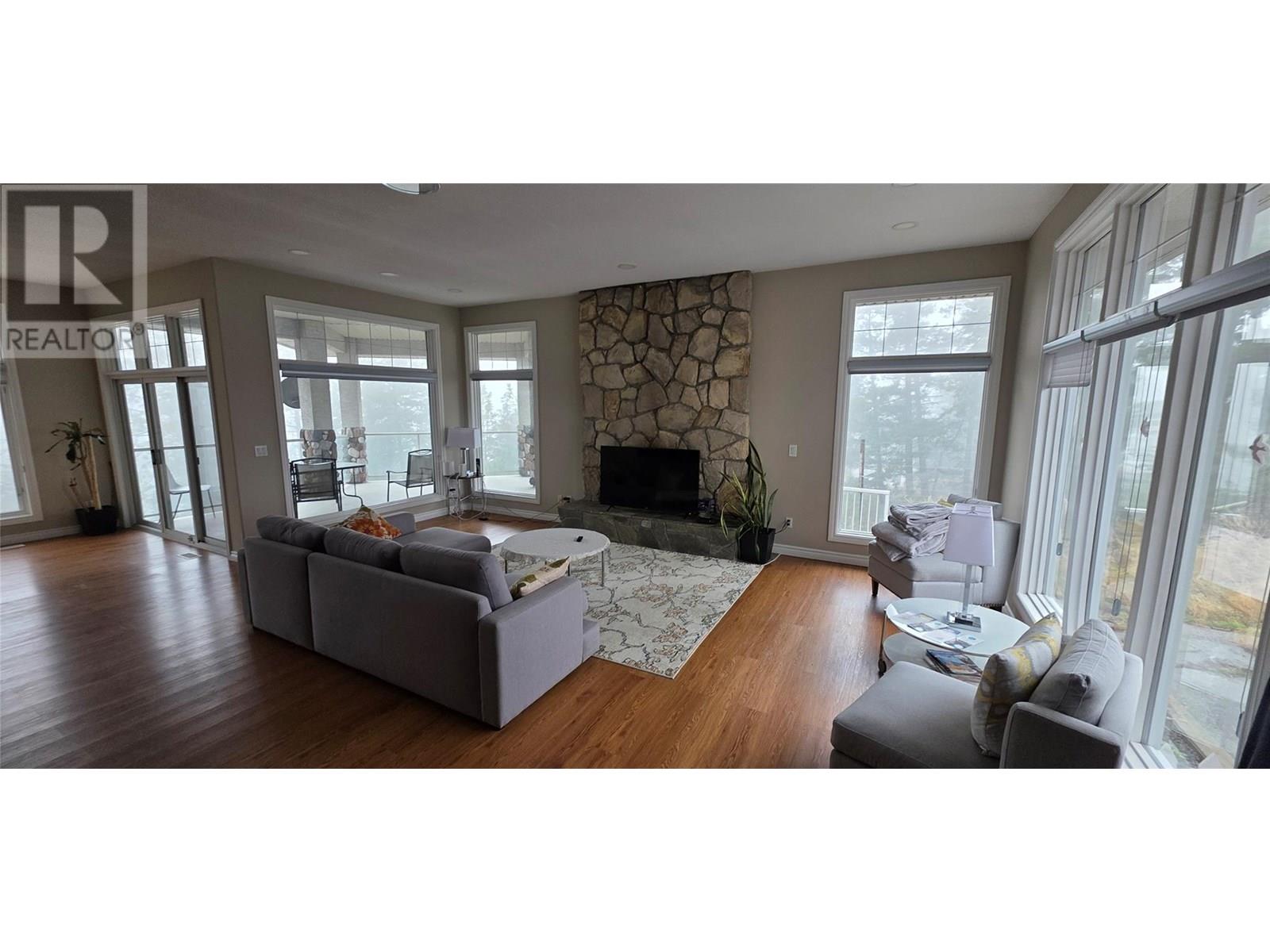 5078 Cousins Place, Peachland, British Columbia  V0x 1X2 - Photo 9 - 10350134